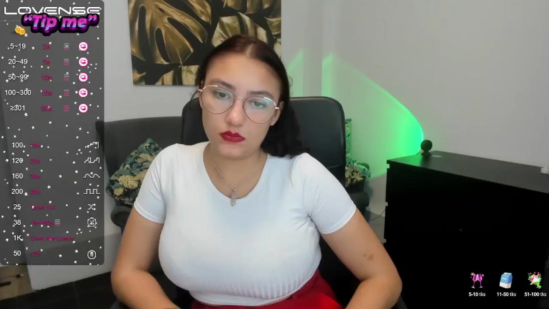 Gallery image thumbnail from SunfLowerr's myfreecams stream on, 10/17/2024, 18:45 image 1 of 20