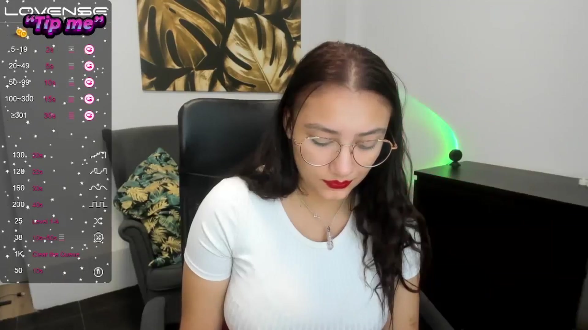 Gallery image thumbnail from SunfLowerr's myfreecams stream on, 10/17/2024, 19:56 image 19 of 20
