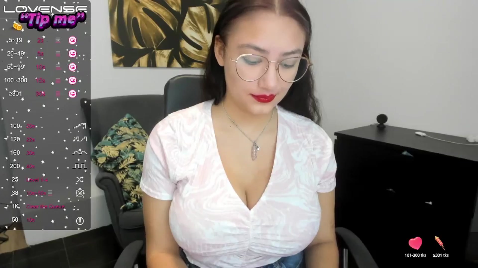 Gallery image thumbnail from SunfLowerr's myfreecams stream on, 10/18/2024, 14:03 image 10 of 20