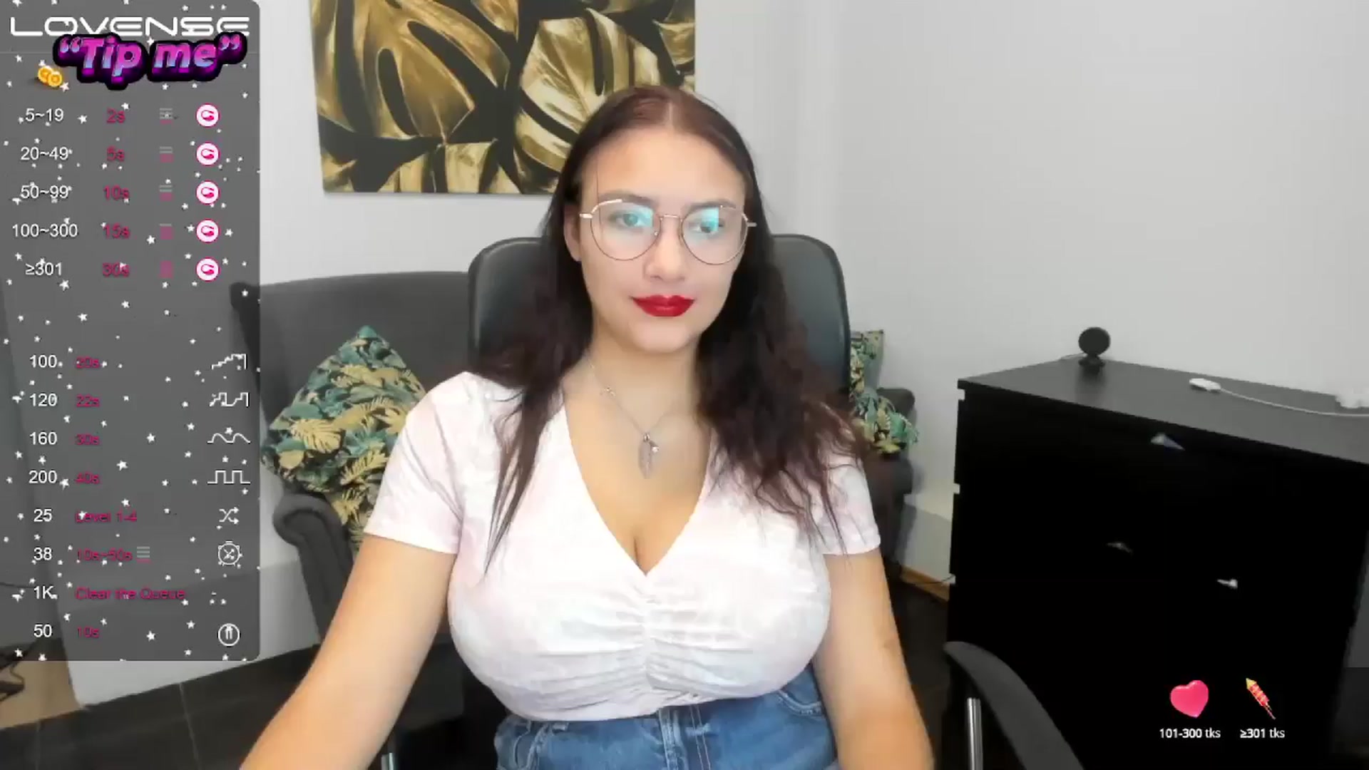 Gallery image thumbnail from SunfLowerr's myfreecams stream on, 10/18/2024, 14:03 image 6 of 20