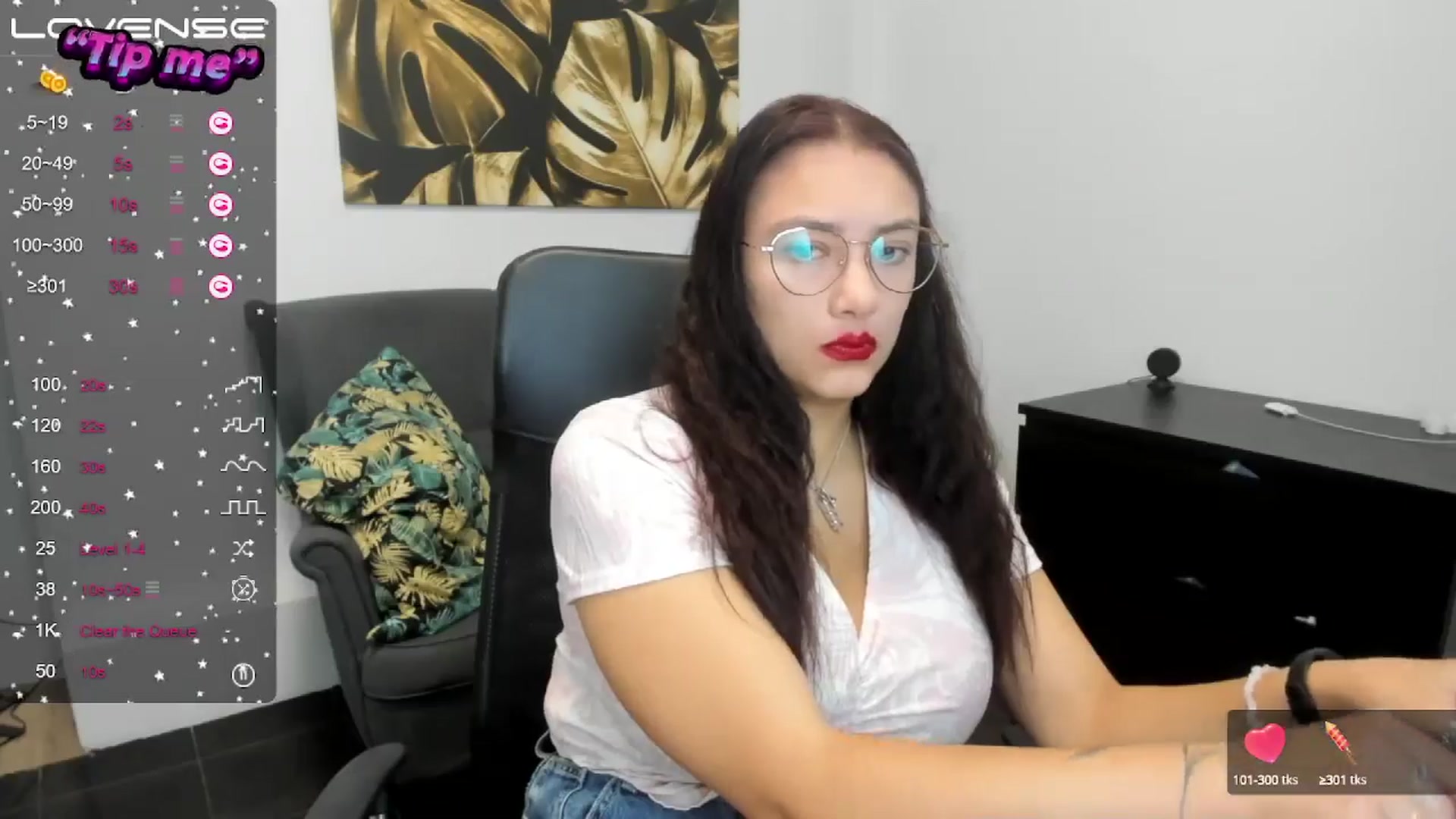 Gallery image thumbnail from SunfLowerr's myfreecams stream on, 10/18/2024, 14:03 image 4 of 20