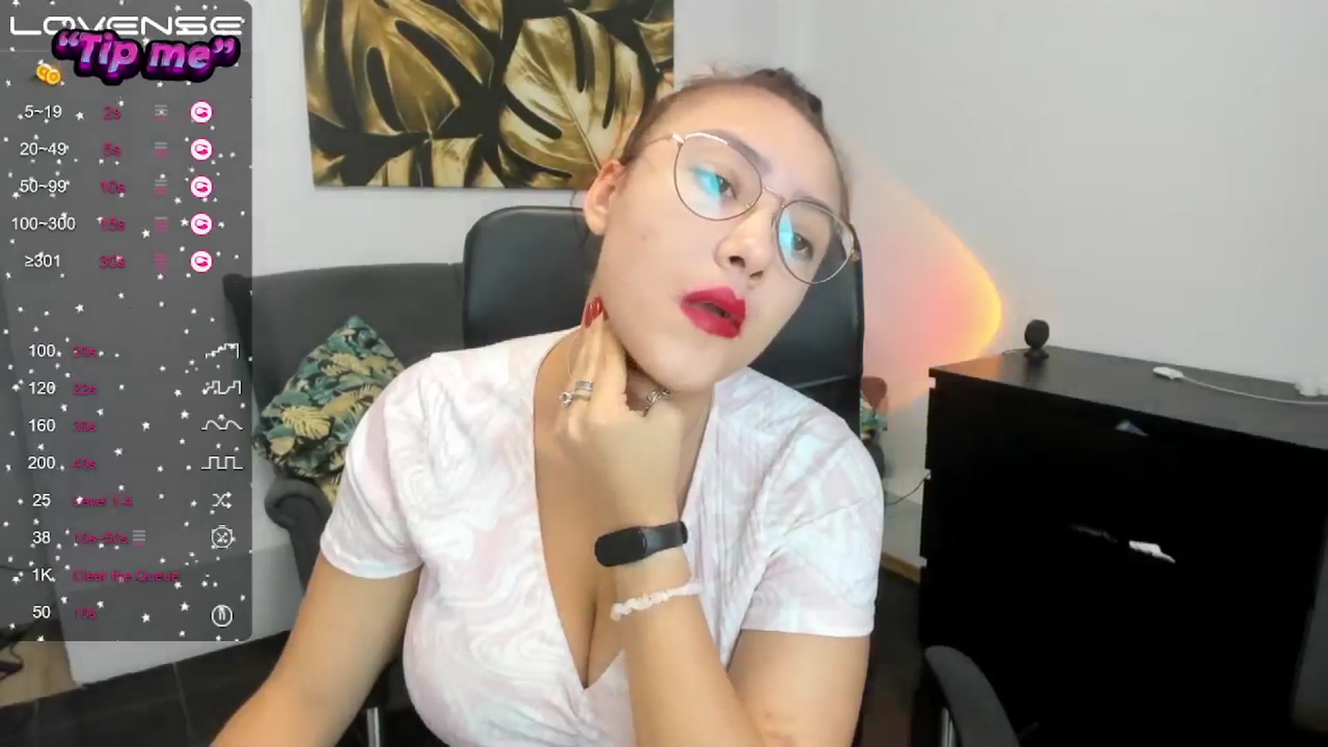 Gallery image thumbnail from SunfLowerr's myfreecams stream on, 10/18/2024, 14:03 image 18 of 20
