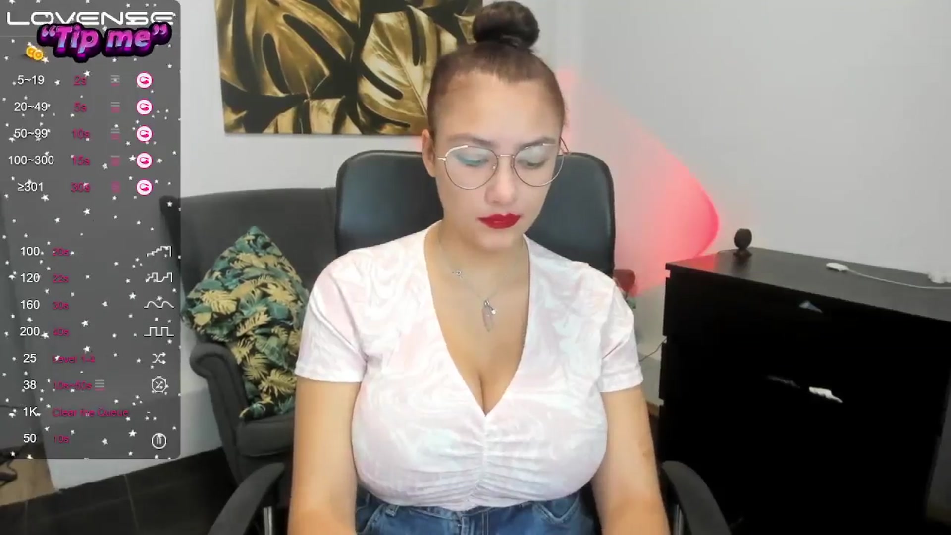 Gallery image thumbnail from SunfLowerr's myfreecams stream on, 10/18/2024, 14:03 image 19 of 20
