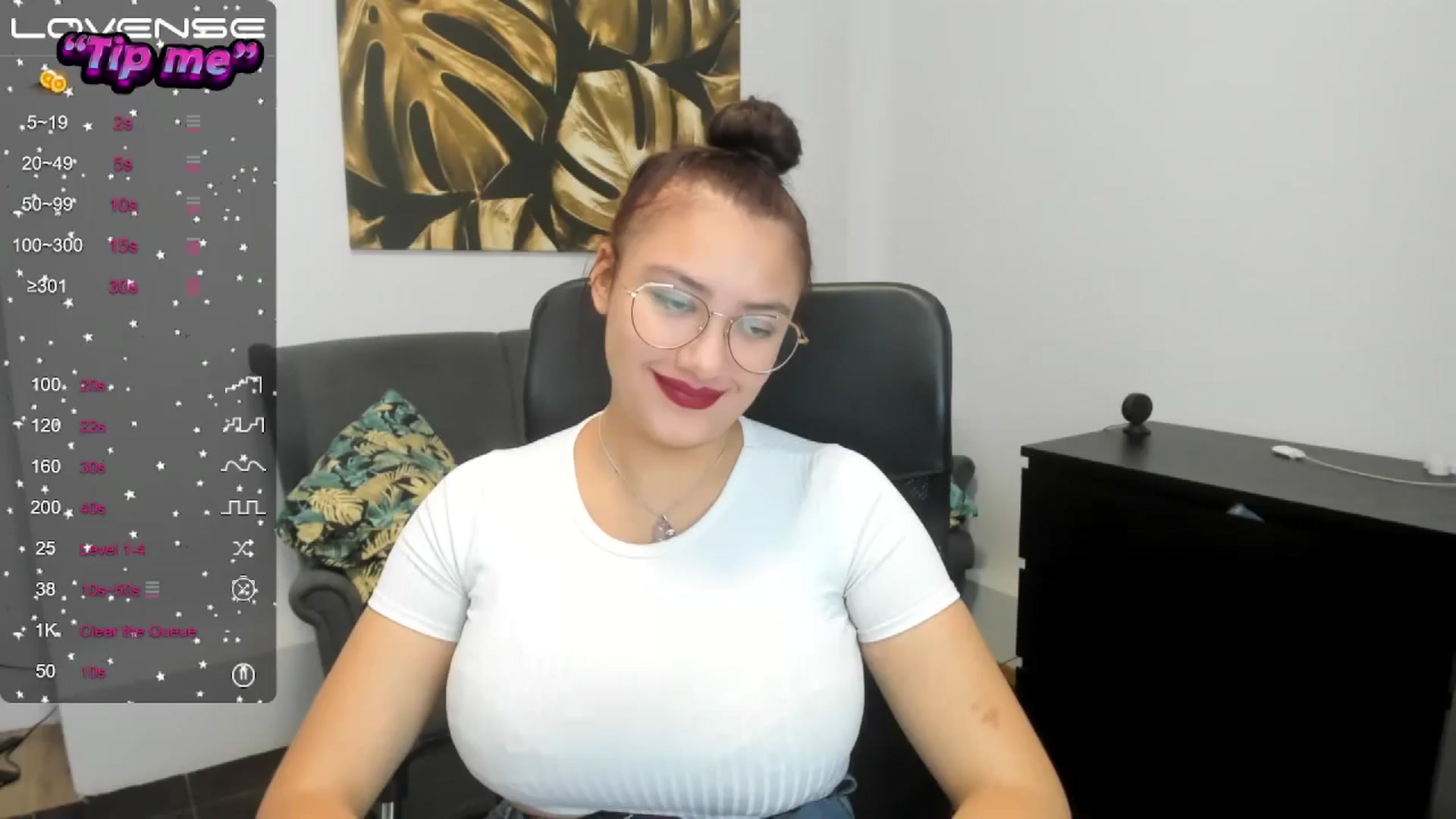 Gallery image thumbnail from SunfLowerr's myfreecams stream on, 10/18/2024, 16:11 image 16 of 20