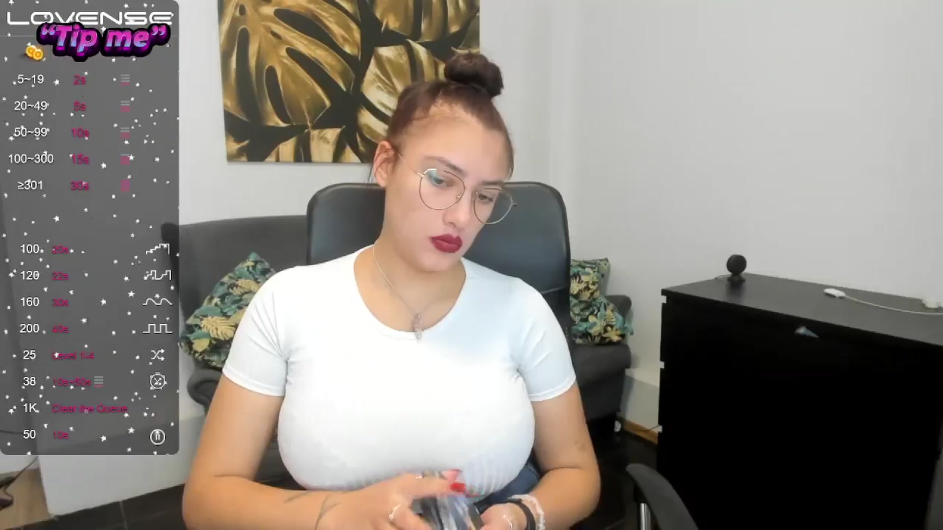 Gallery image thumbnail from SunfLowerr's myfreecams stream on, 10/18/2024, 16:11 image 14 of 20