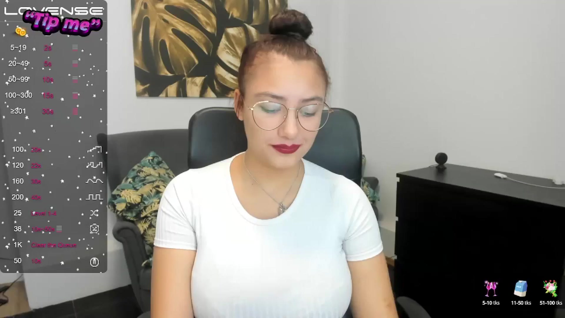 Gallery image thumbnail from SunfLowerr's myfreecams stream on, 10/18/2024, 17:18 image 14 of 20