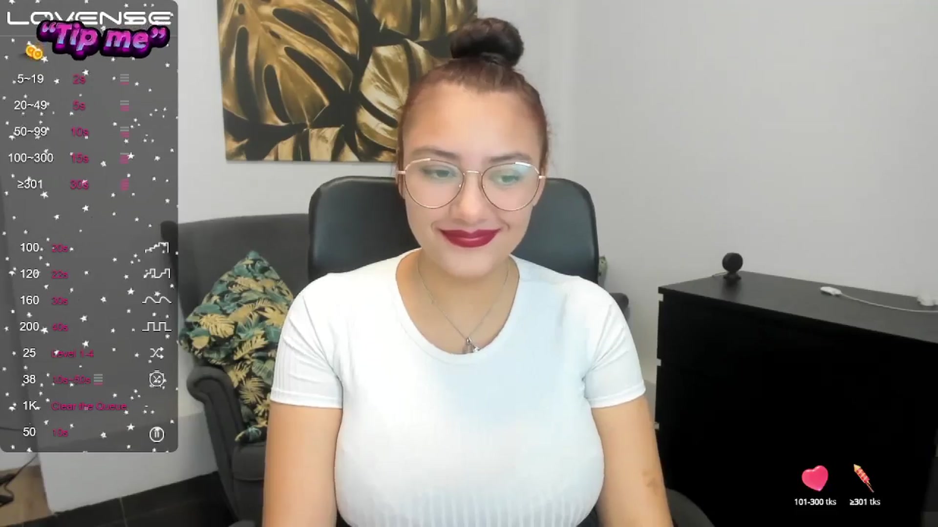 Gallery image thumbnail from SunfLowerr's myfreecams stream on, 10/18/2024, 17:18 image 17 of 20