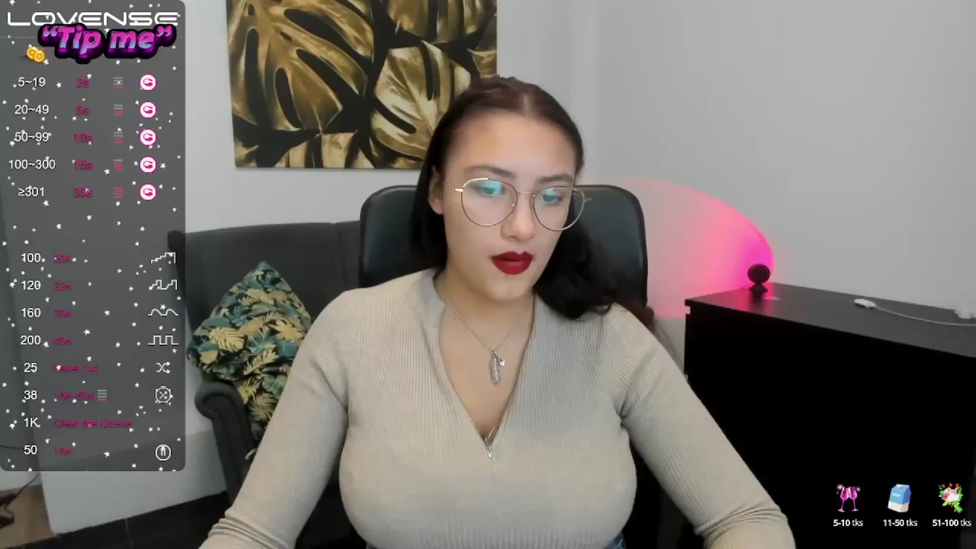 Gallery image thumbnail from SunfLowerr's myfreecams stream on, 10/18/2024, 19:56 image 19 of 20