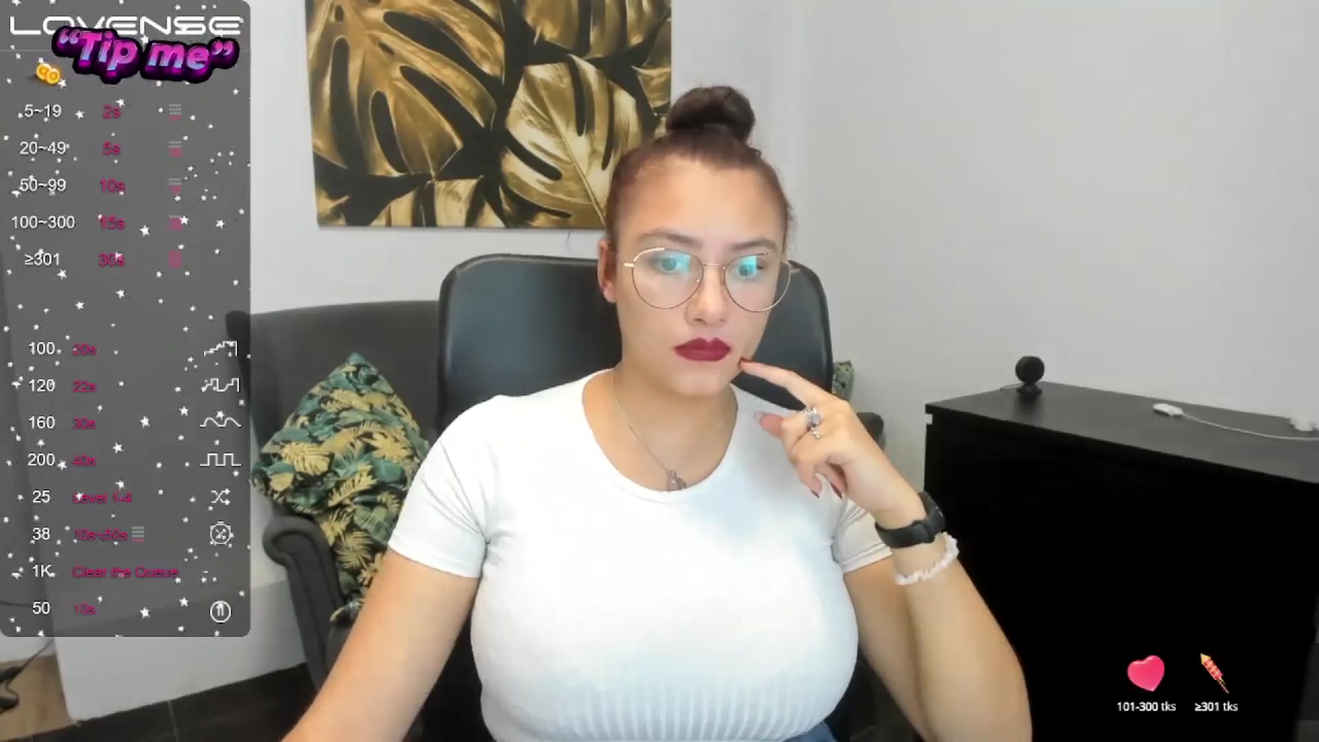 Gallery image thumbnail from SunfLowerr's myfreecams stream on, 10/18/2024, 19:56 image 3 of 20