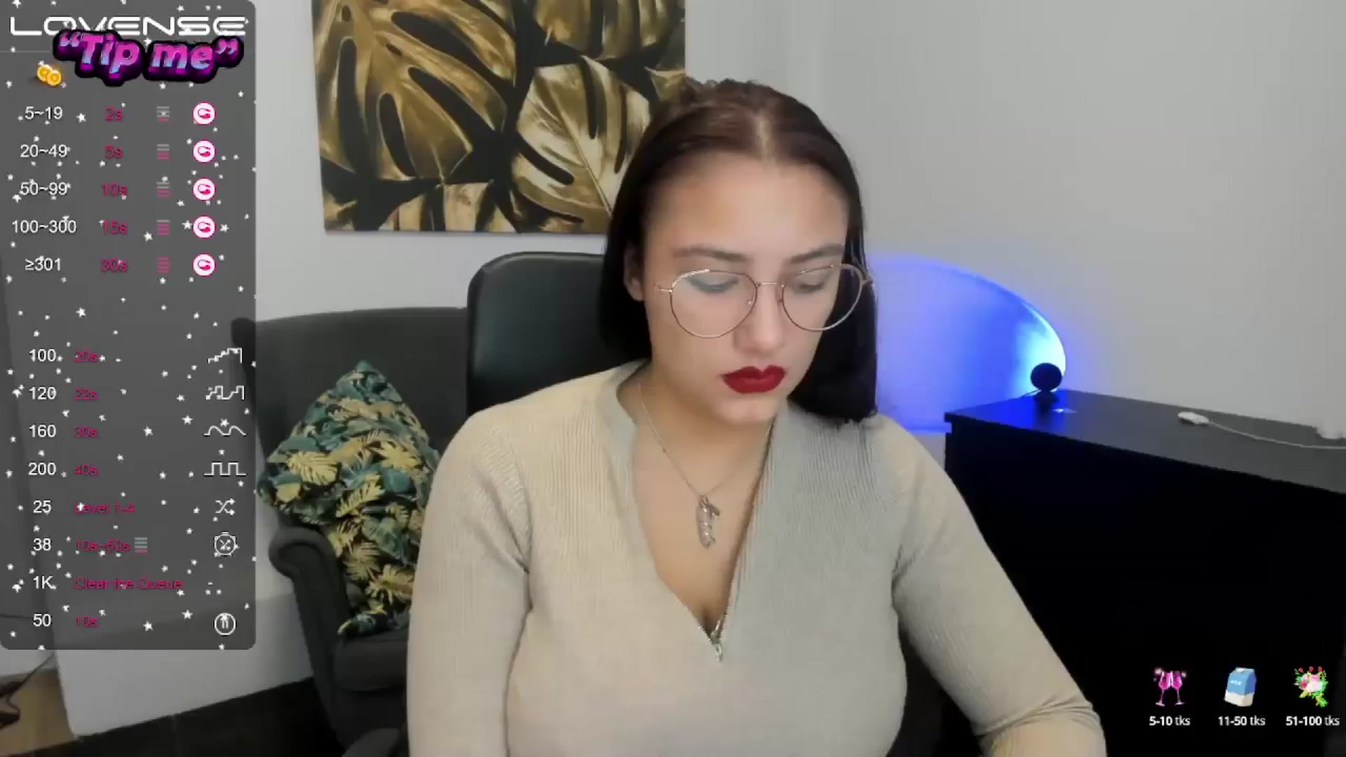 Gallery image thumbnail from SunfLowerr's myfreecams stream on, 10/18/2024, 19:56 image 15 of 20