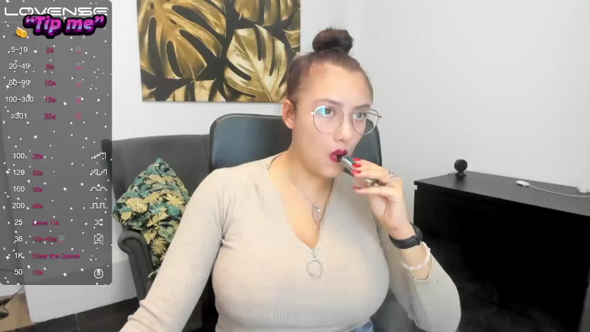 Gallery image thumbnail from SunfLowerr's myfreecams stream on, 10/18/2024, 19:56 image 6 of 20