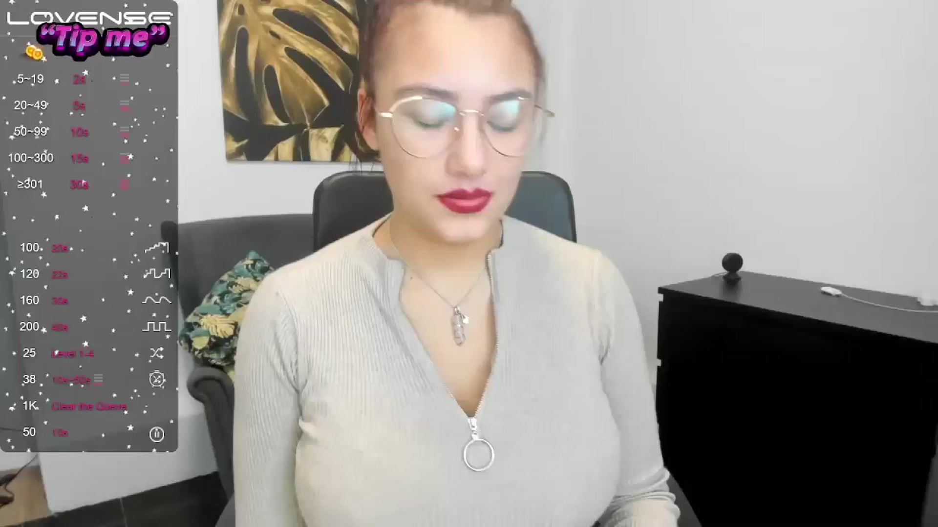 Gallery image thumbnail from SunfLowerr's myfreecams stream on, 10/18/2024, 19:56 image 5 of 20