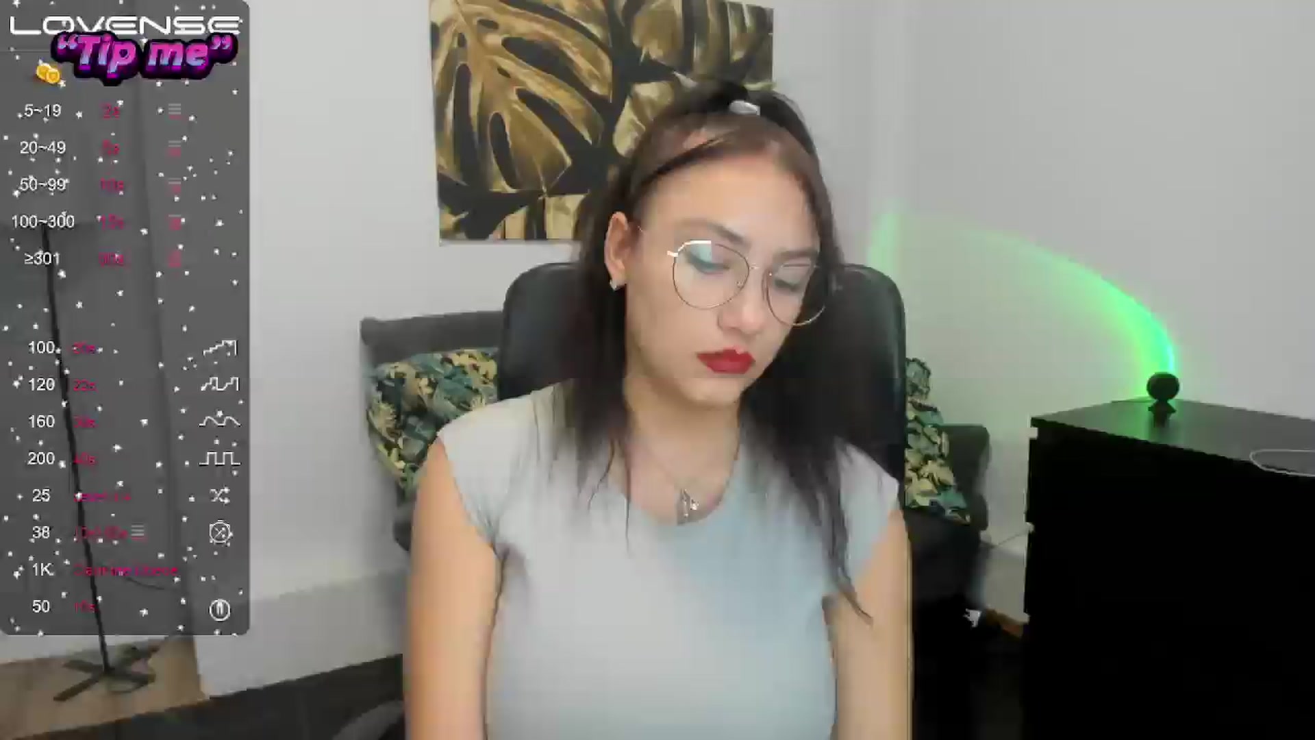 Gallery image thumbnail from SunfLowerr's myfreecams stream on, 10/20/2024, 18:45 image 15 of 20