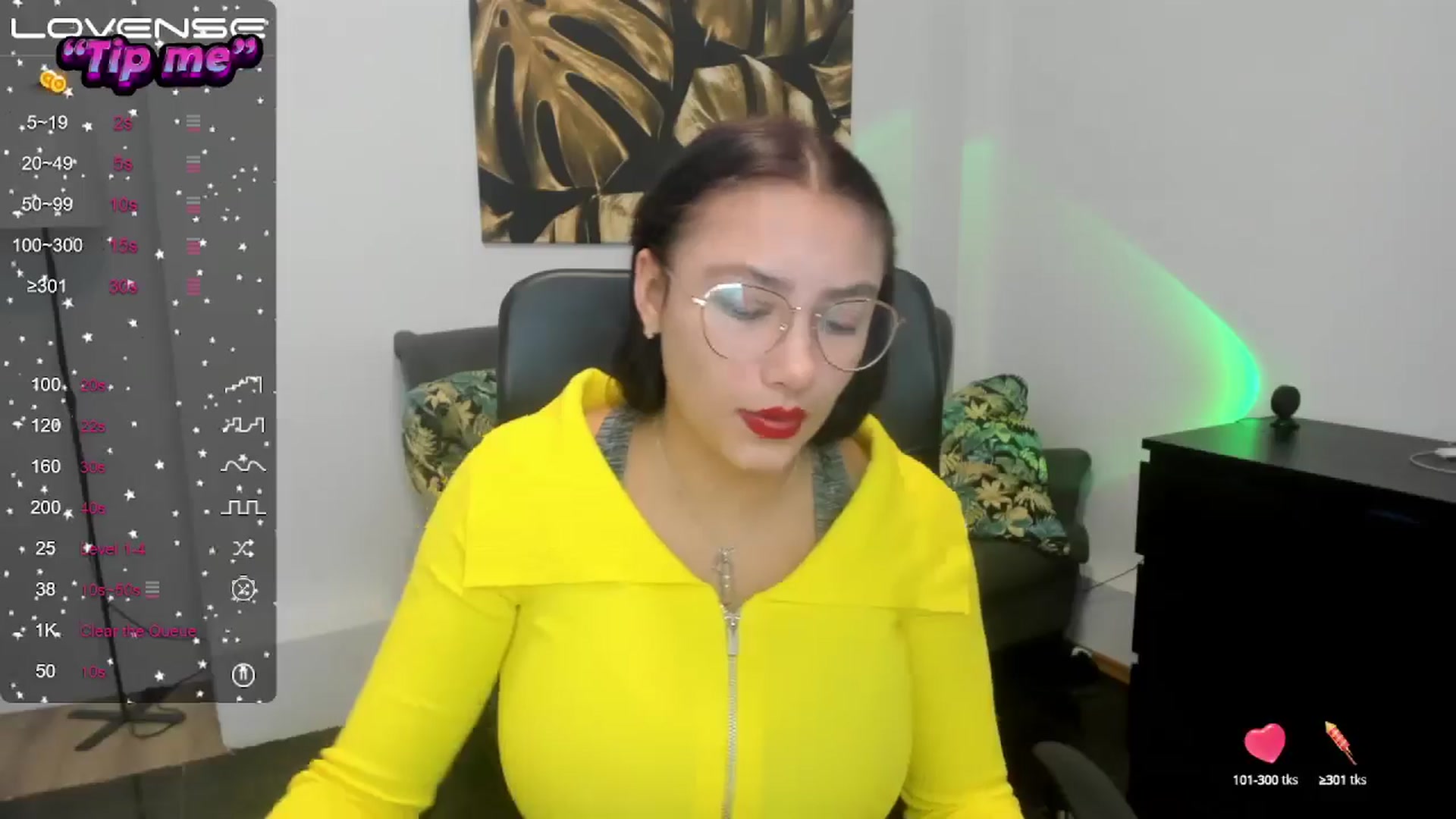 Gallery image thumbnail from SunfLowerr's myfreecams stream on, 10/21/2024, 16:14 image 15 of 20