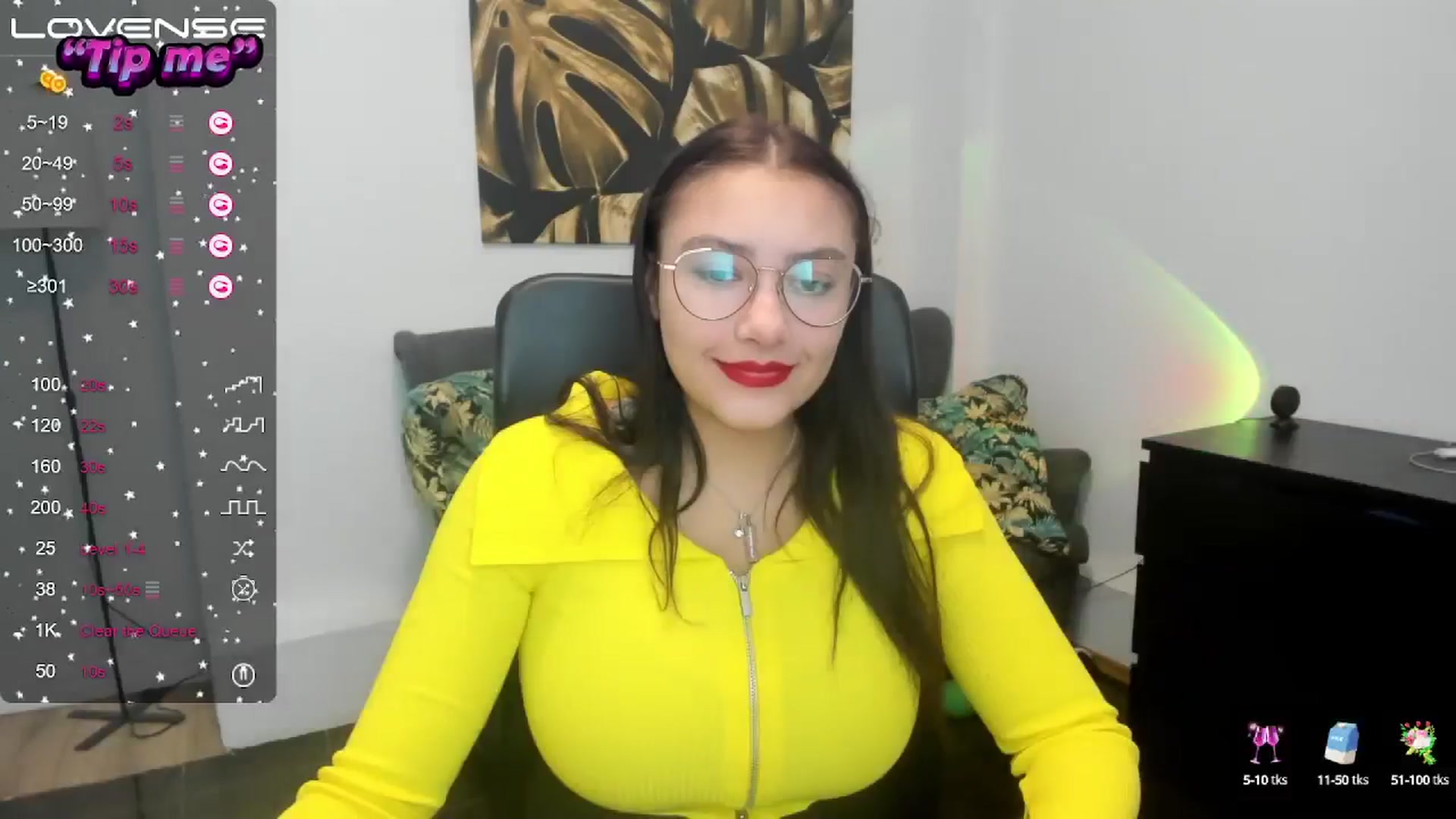 Gallery image thumbnail from SunfLowerr's myfreecams stream on, 10/21/2024, 16:14 image 5 of 20