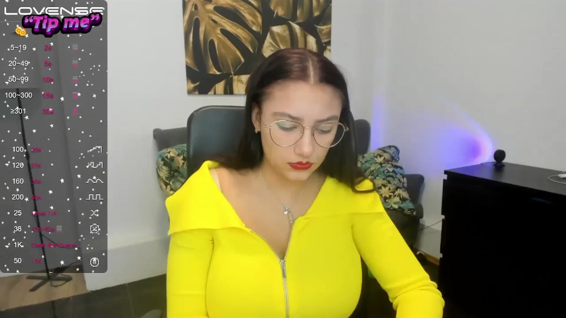 Gallery image thumbnail from SunfLowerr's myfreecams stream on, 10/21/2024, 17:05 image 5 of 20