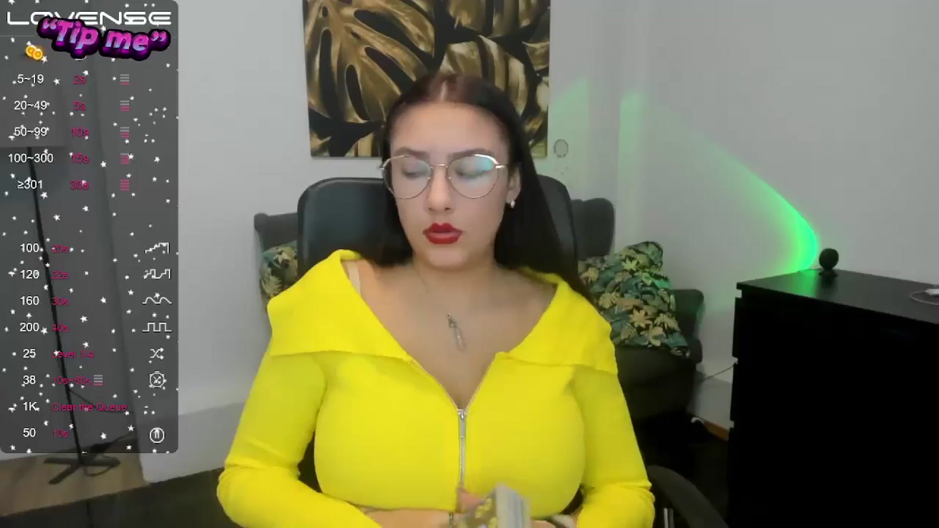Gallery image thumbnail from SunfLowerr's myfreecams stream on, 10/21/2024, 17:05 image 3 of 20