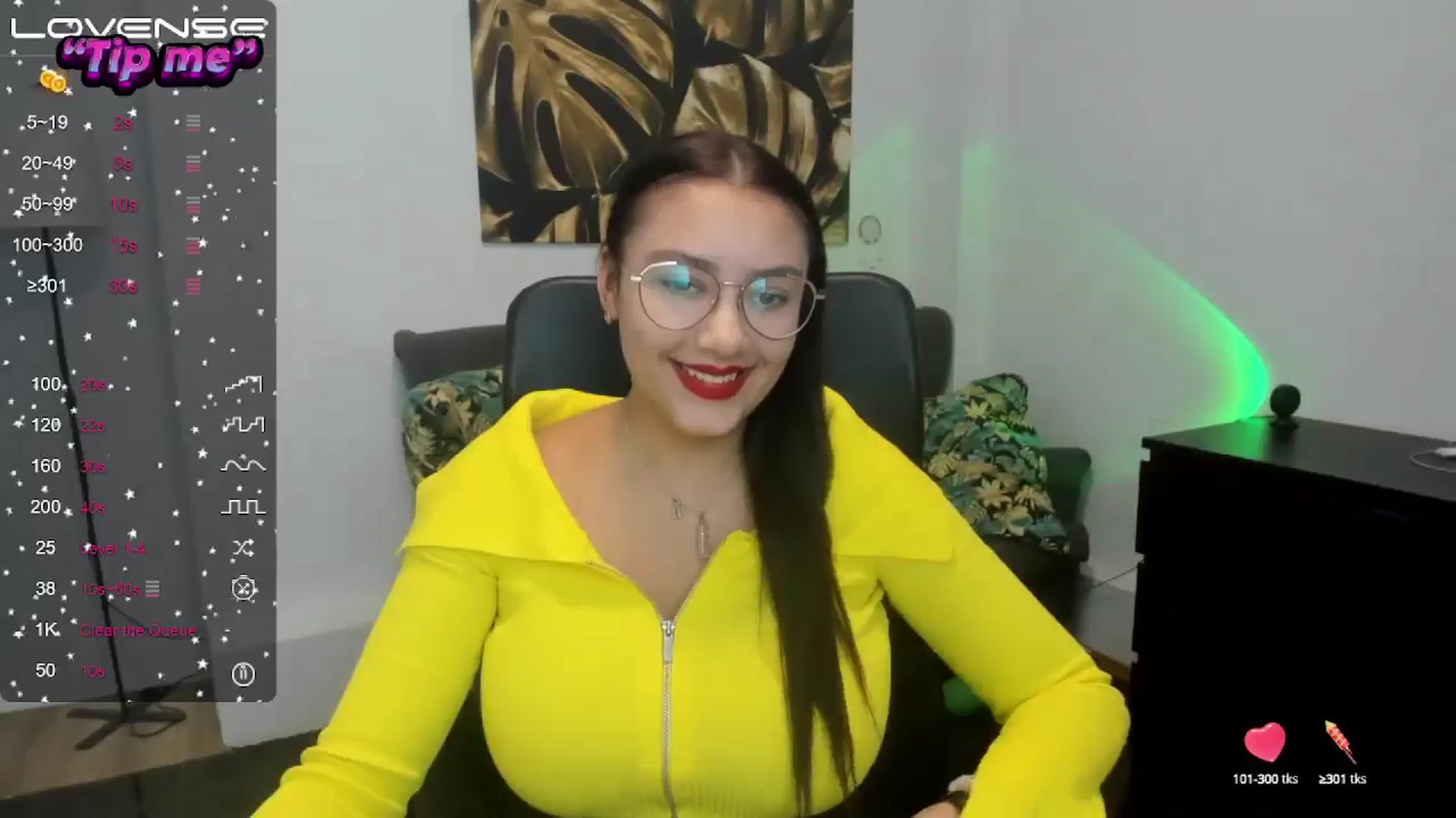 Gallery image thumbnail from SunfLowerr's myfreecams stream on, 10/21/2024, 17:05 image 15 of 20