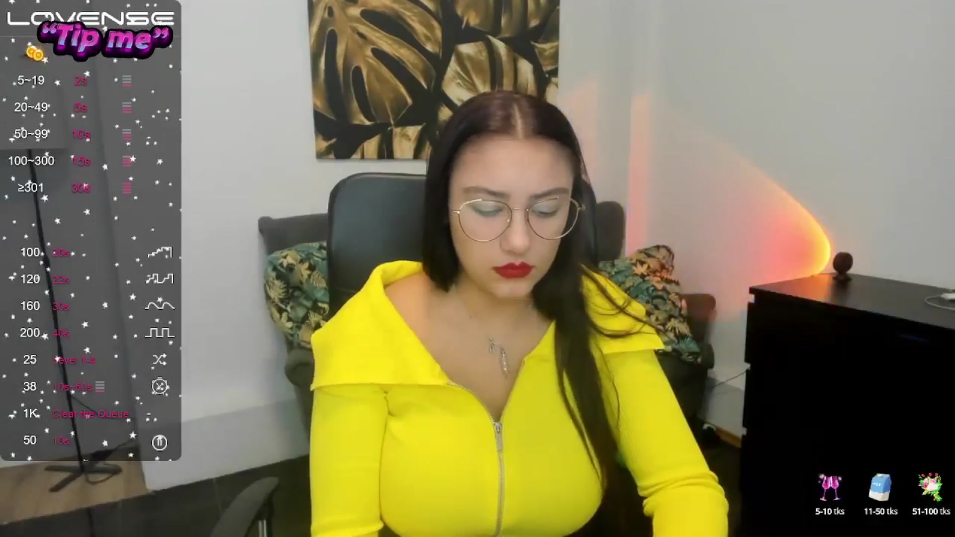 Gallery image thumbnail from SunfLowerr's myfreecams stream on, 10/21/2024, 17:05 image 10 of 20