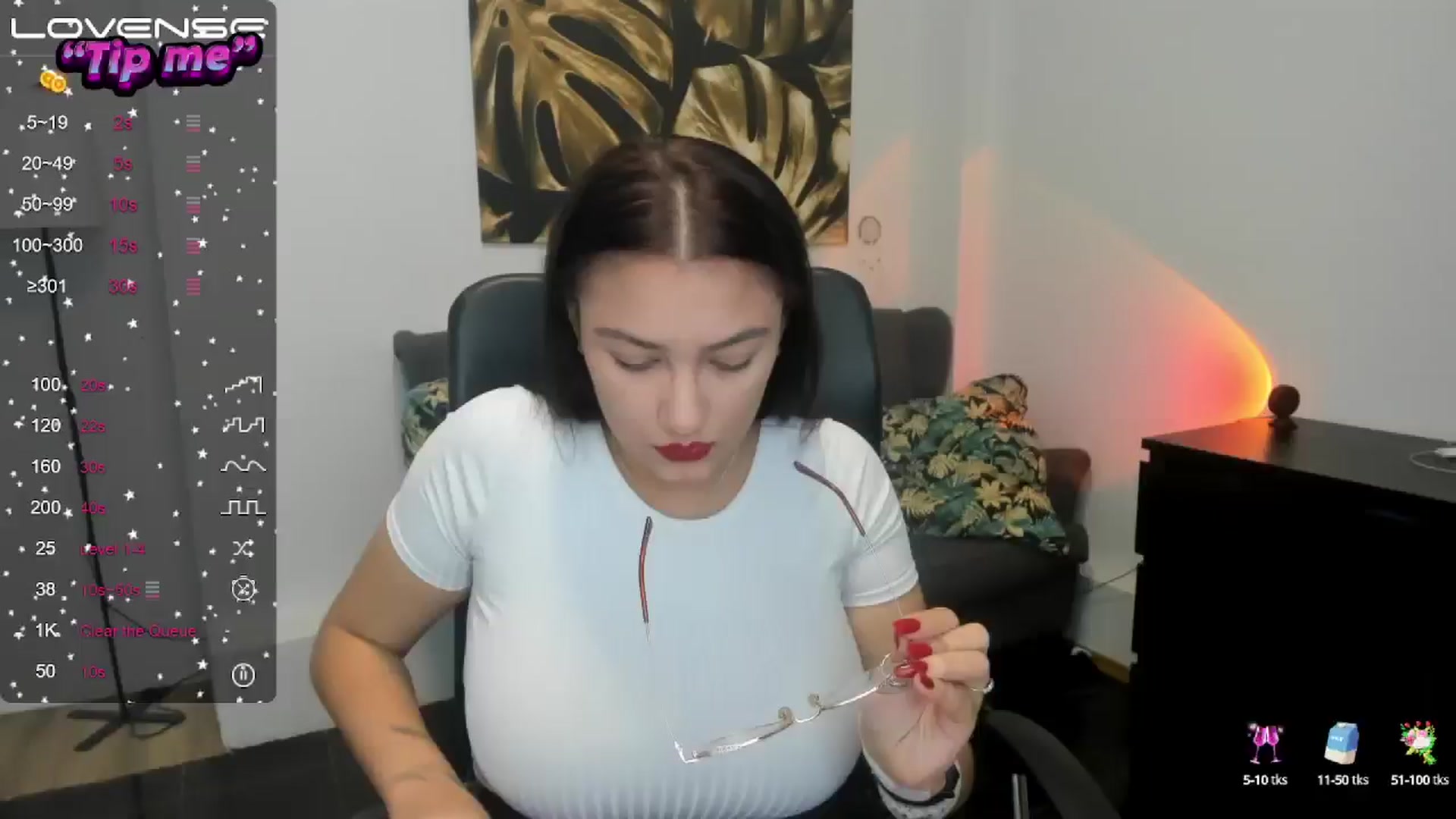 Gallery image thumbnail from SunfLowerr's myfreecams stream on, 10/21/2024, 18:05 image 3 of 20