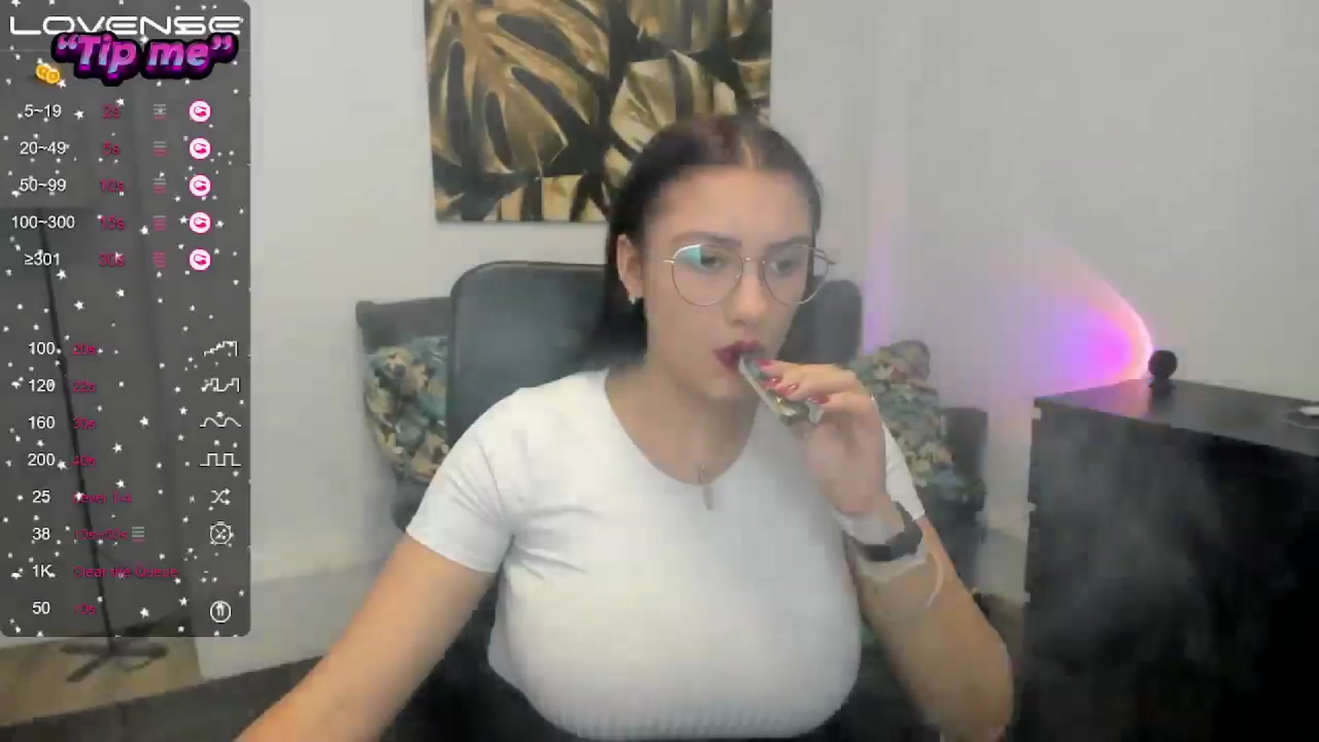 Gallery image thumbnail from SunfLowerr's myfreecams stream on, 10/21/2024, 18:05 image 16 of 20