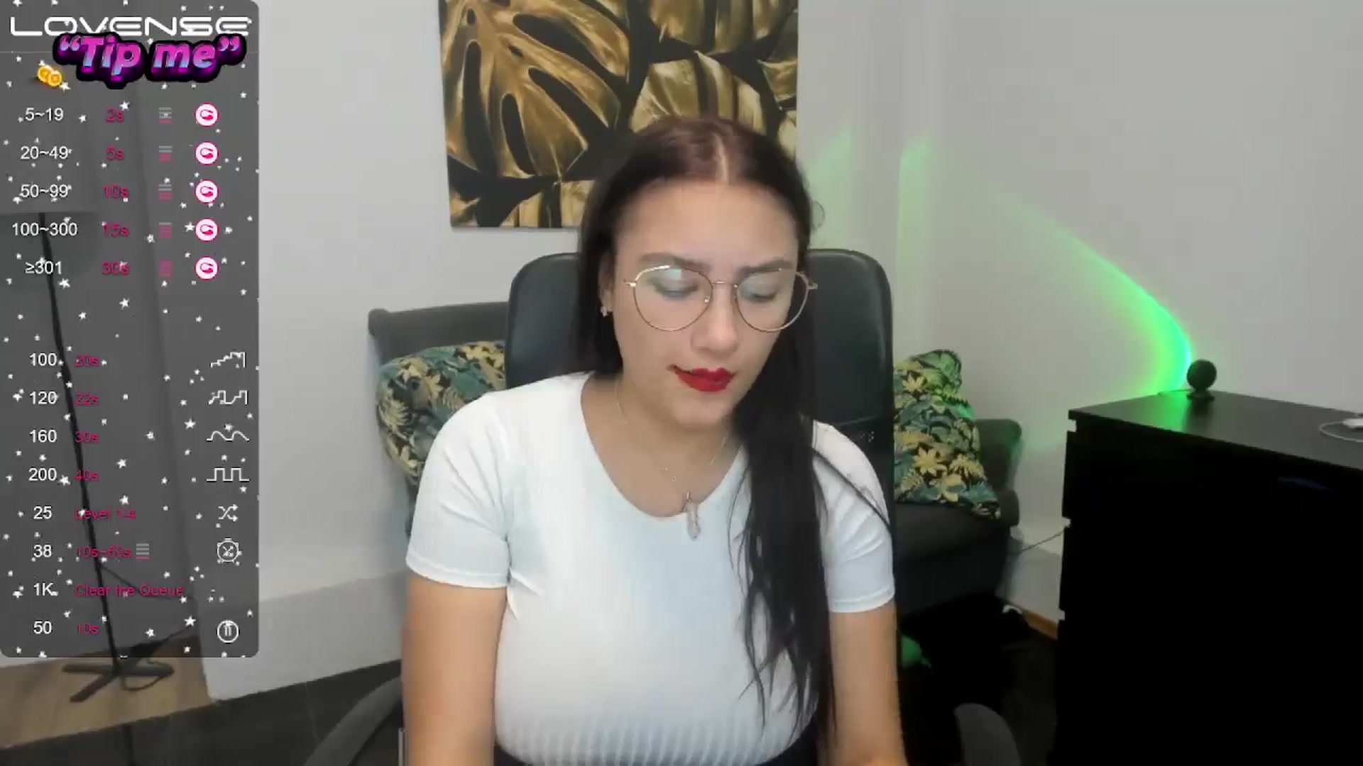 Gallery image thumbnail from SunfLowerr's myfreecams stream on, 10/21/2024, 18:05 image 7 of 20