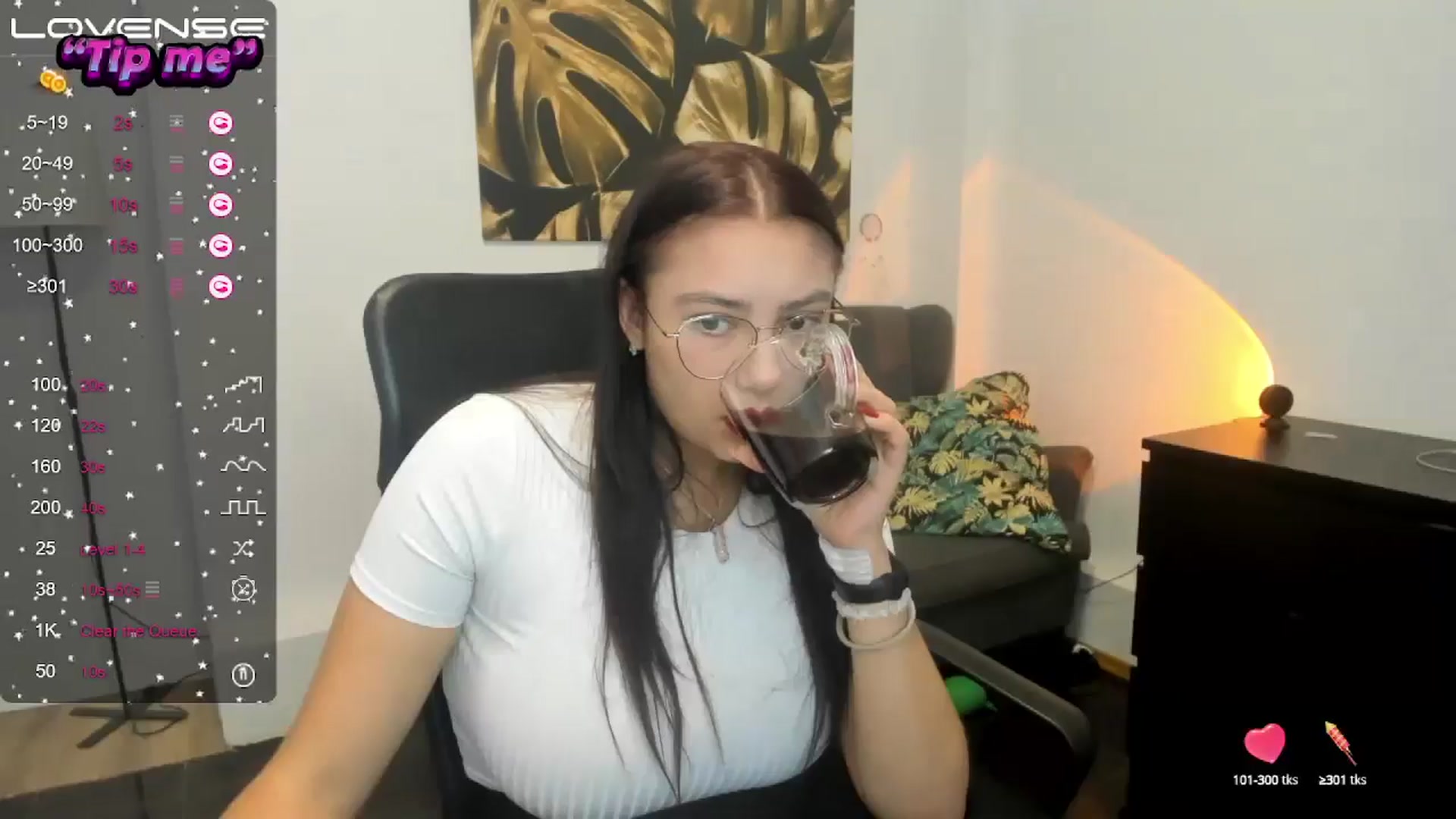 Gallery image thumbnail from SunfLowerr's myfreecams stream on, 10/21/2024, 19:14 image 10 of 20