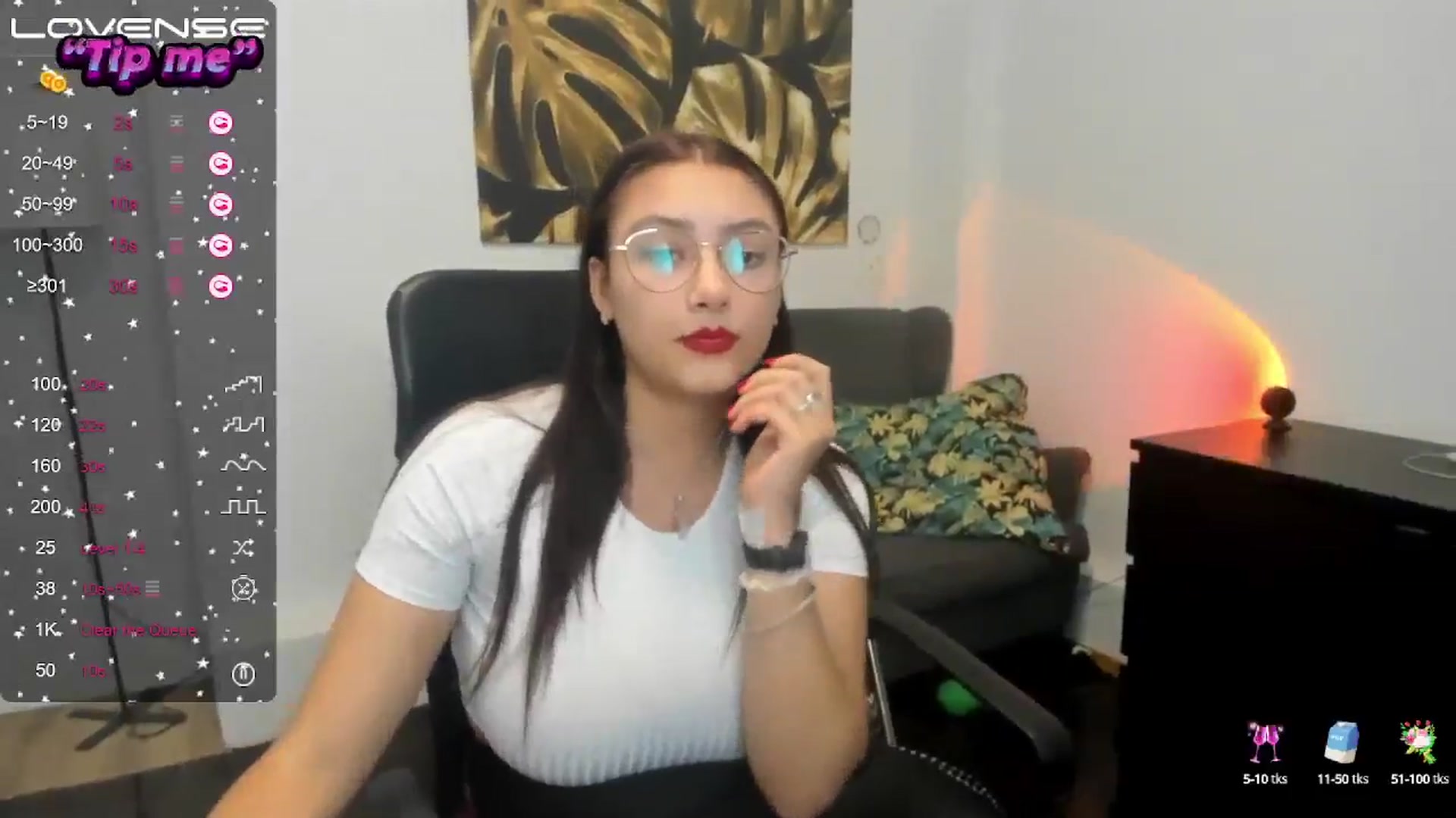 Gallery image thumbnail from SunfLowerr's myfreecams stream on, 10/21/2024, 19:14 image 5 of 20