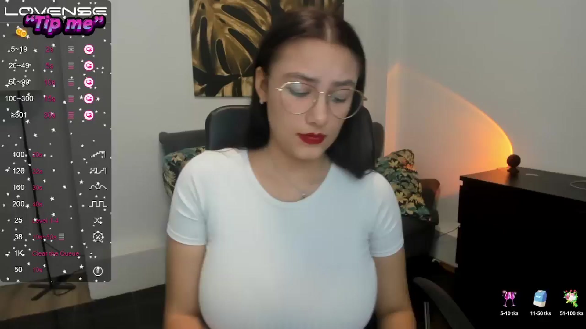 Gallery image thumbnail from SunfLowerr's myfreecams stream on, 10/21/2024, 19:14 image 19 of 20