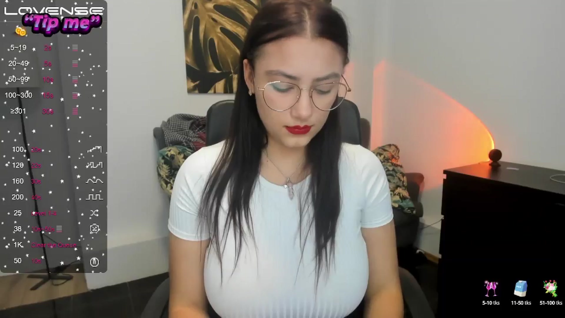 Gallery image thumbnail from SunfLowerr's myfreecams stream on, 10/21/2024, 20:14 image 16 of 20