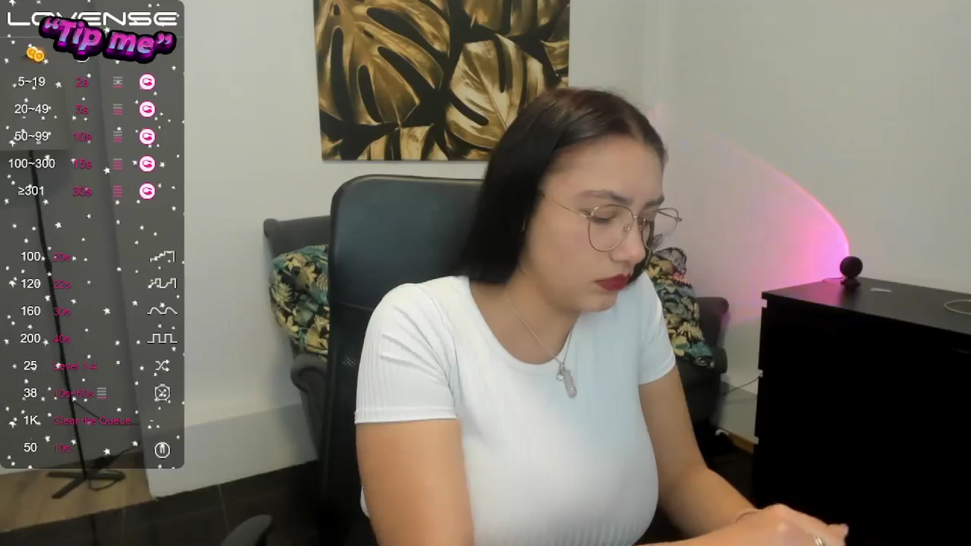 Gallery image thumbnail from SunfLowerr's myfreecams stream on, 10/21/2024, 20:14 image 6 of 20