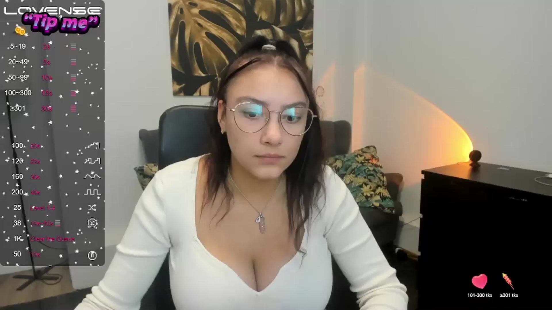 Gallery image thumbnail from SunfLowerr's myfreecams stream on, 10/22/2024, 13:08 image 17 of 20