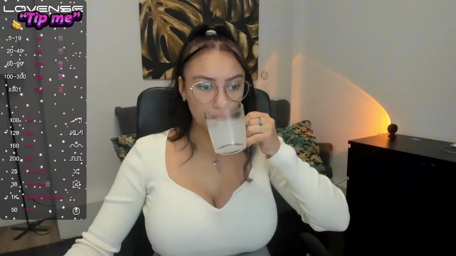 Gallery image thumbnail from SunfLowerr's myfreecams stream on, 10/22/2024, 13:08 image 15 of 20