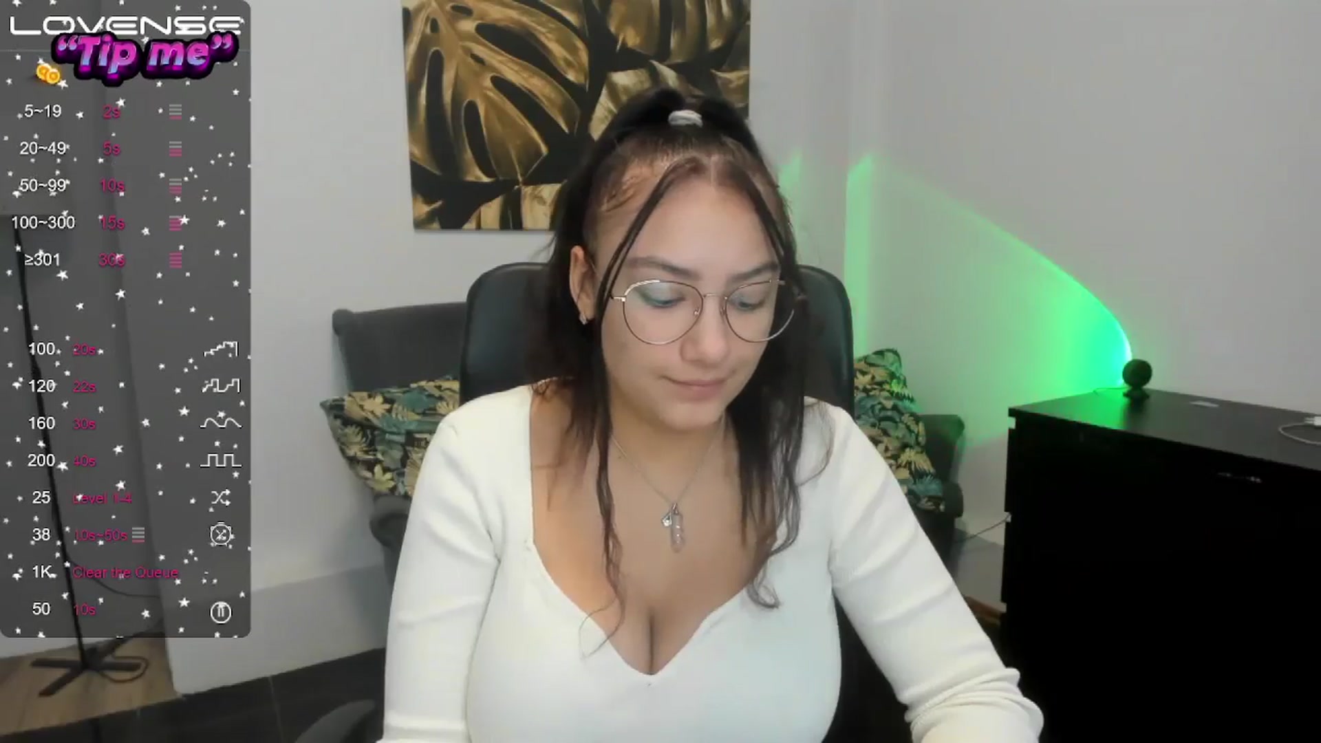 Gallery image thumbnail from SunfLowerr's myfreecams stream on, 10/22/2024, 14:13 image 17 of 20
