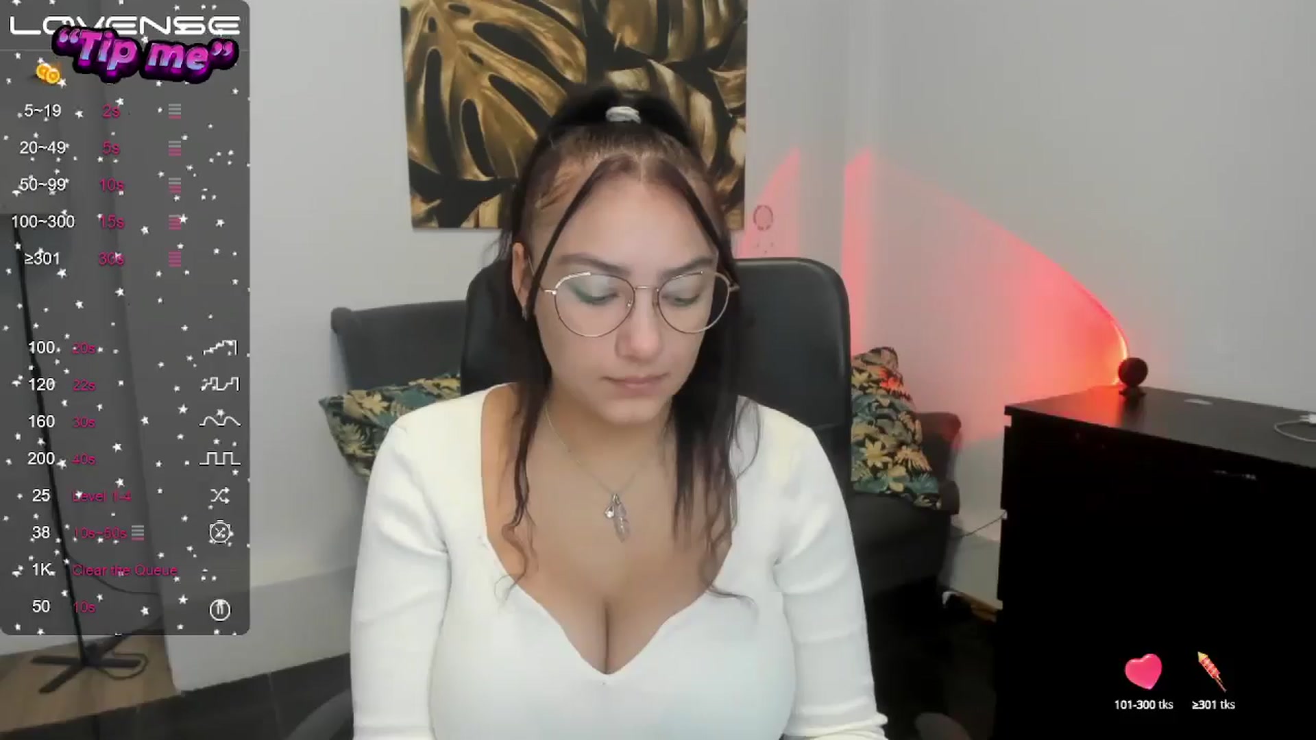 Gallery image thumbnail from SunfLowerr's myfreecams stream on, 10/22/2024, 14:13 image 13 of 20
