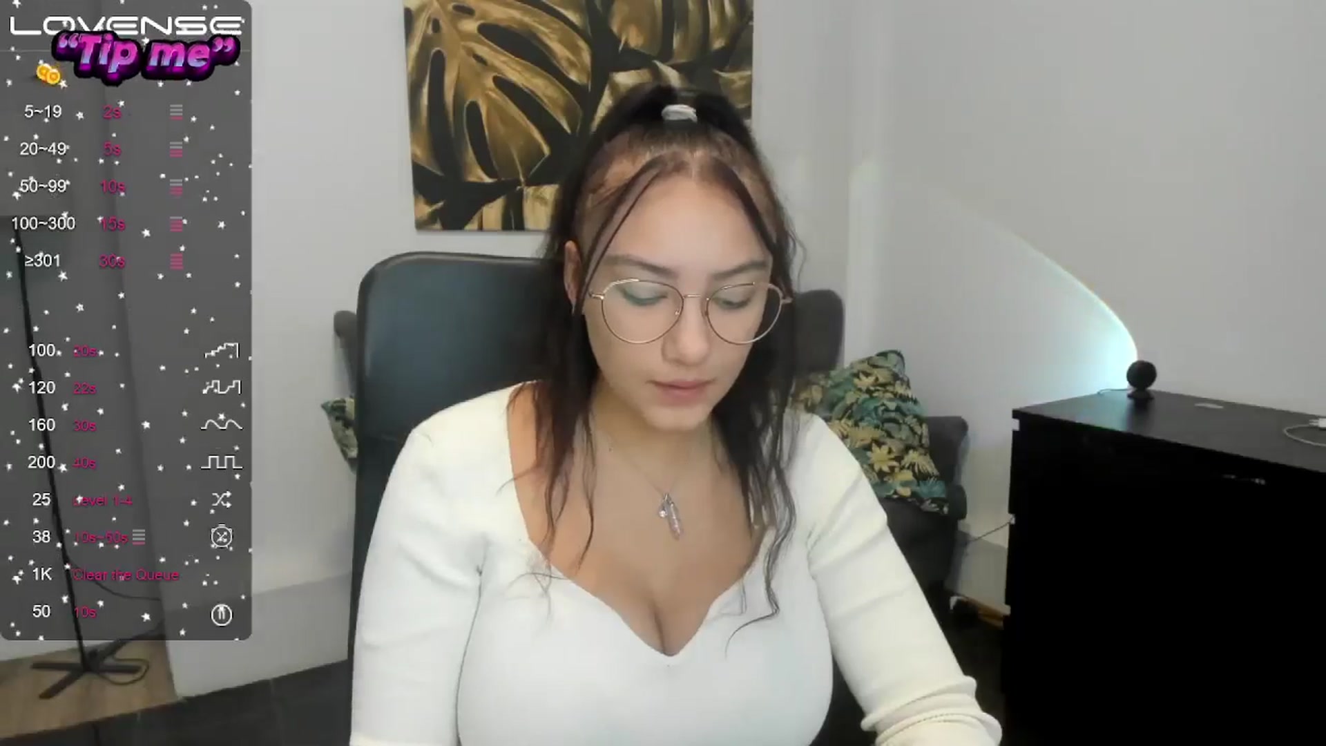 Gallery image thumbnail from SunfLowerr's myfreecams stream on, 10/22/2024, 15:00 image 5 of 20