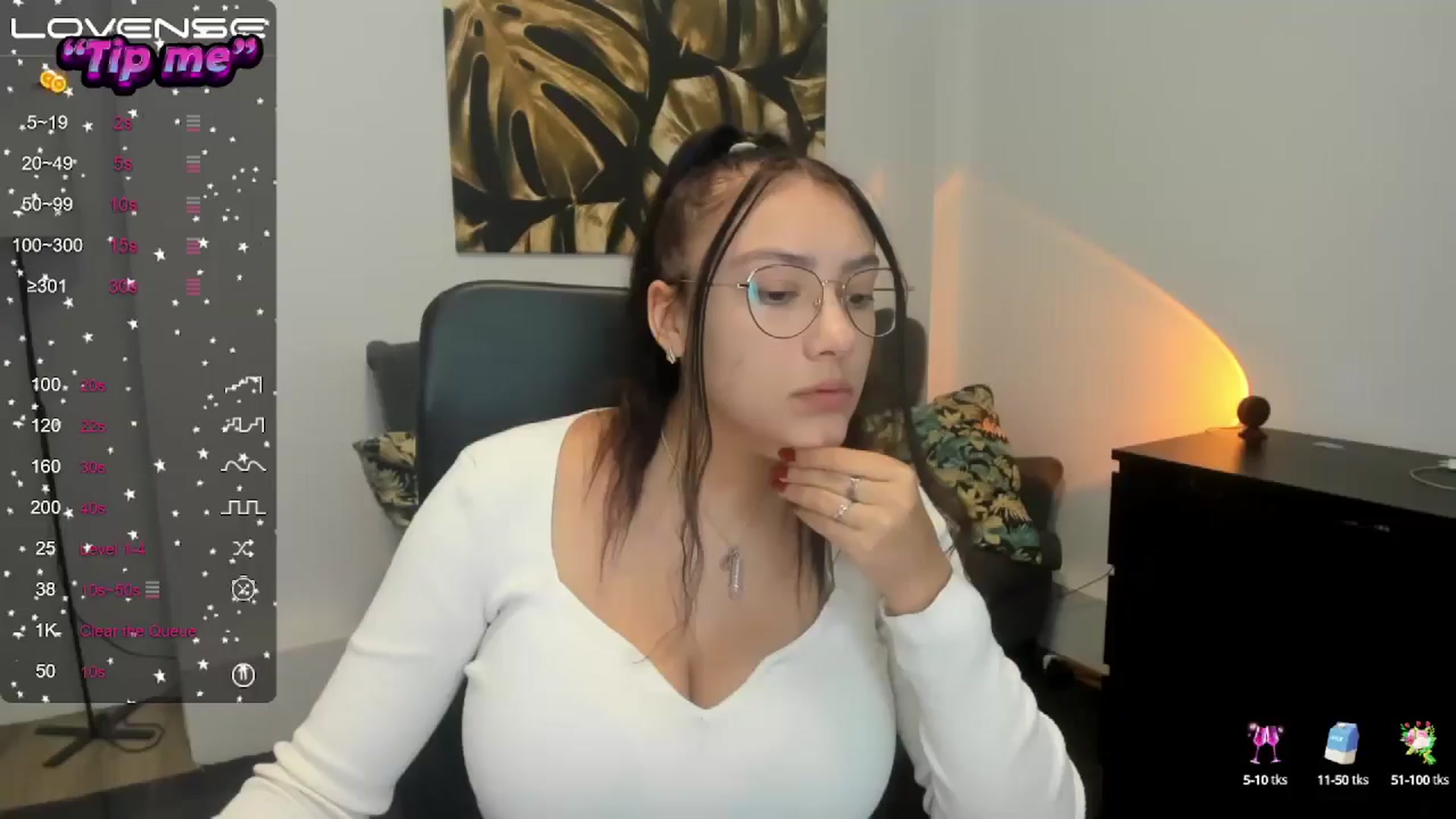 Gallery image thumbnail from SunfLowerr's myfreecams stream on, 10/22/2024, 15:00 image 17 of 20