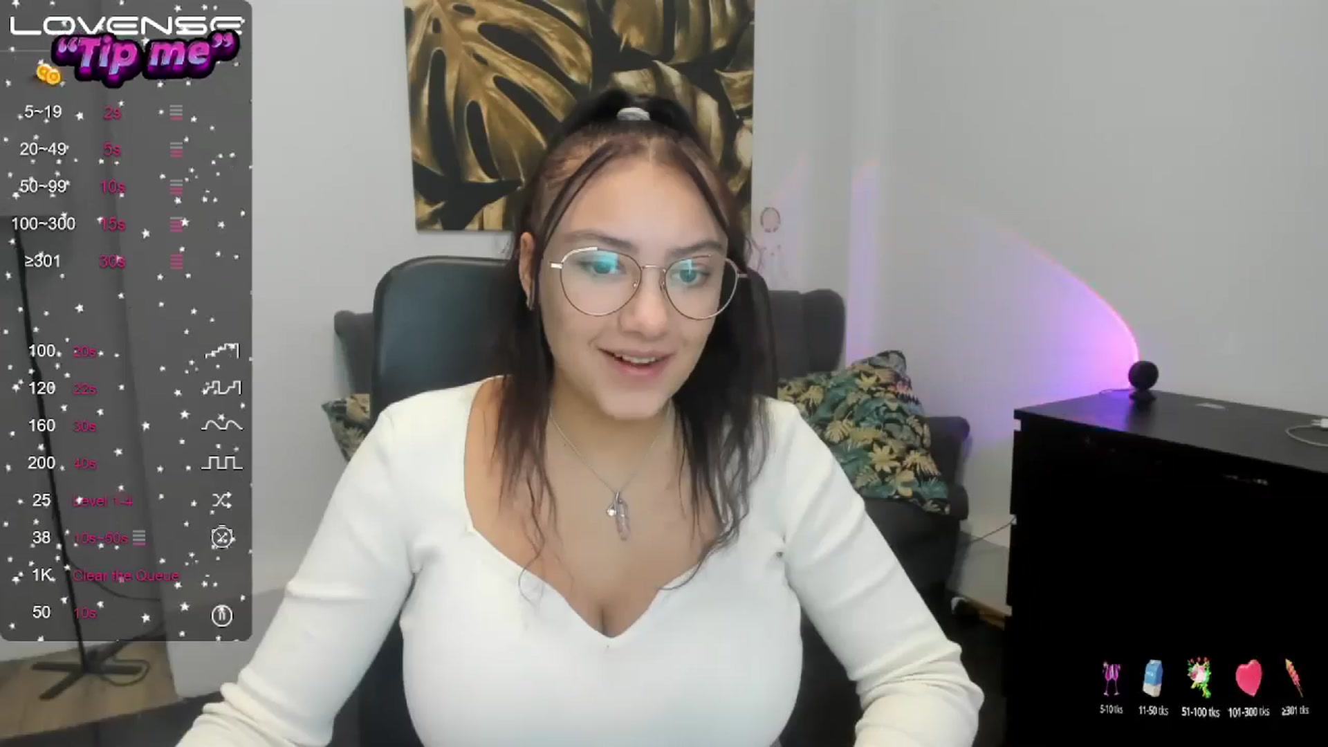 Gallery image thumbnail from SunfLowerr's myfreecams stream on, 10/22/2024, 15:00 image 15 of 20