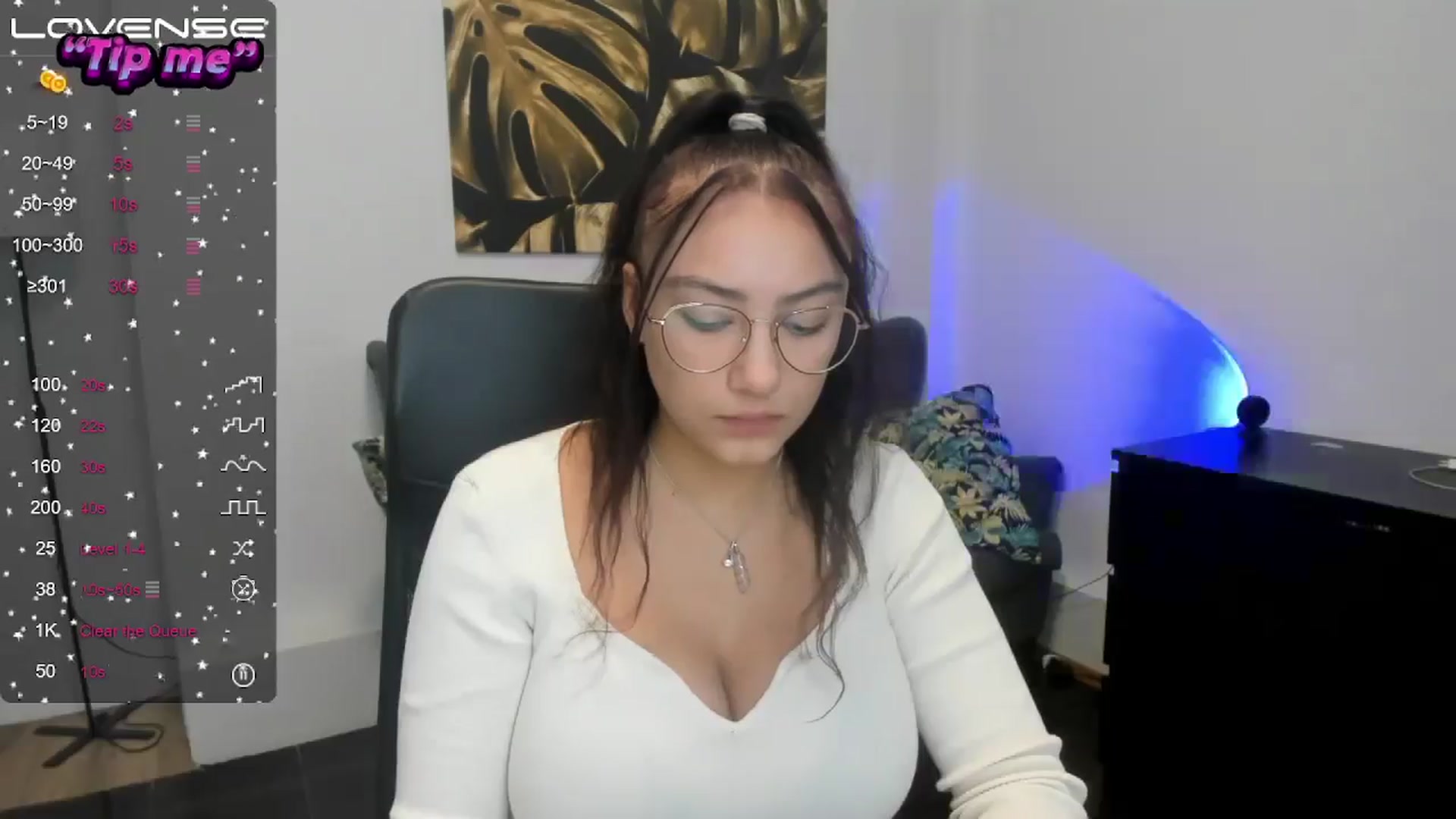 Gallery image thumbnail from SunfLowerr's myfreecams stream on, 10/22/2024, 15:00 image 6 of 20