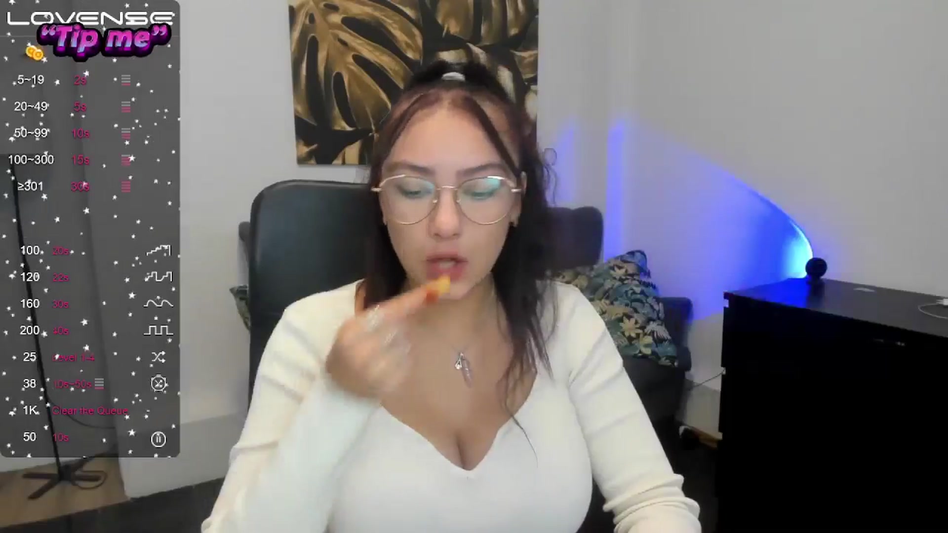 Gallery image thumbnail from SunfLowerr's myfreecams stream on, 10/22/2024, 15:00 image 7 of 20