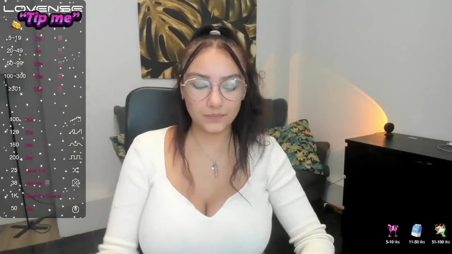 Gallery image thumbnail from SunfLowerr's myfreecams stream on, 10/22/2024, 15:00 image 16 of 20