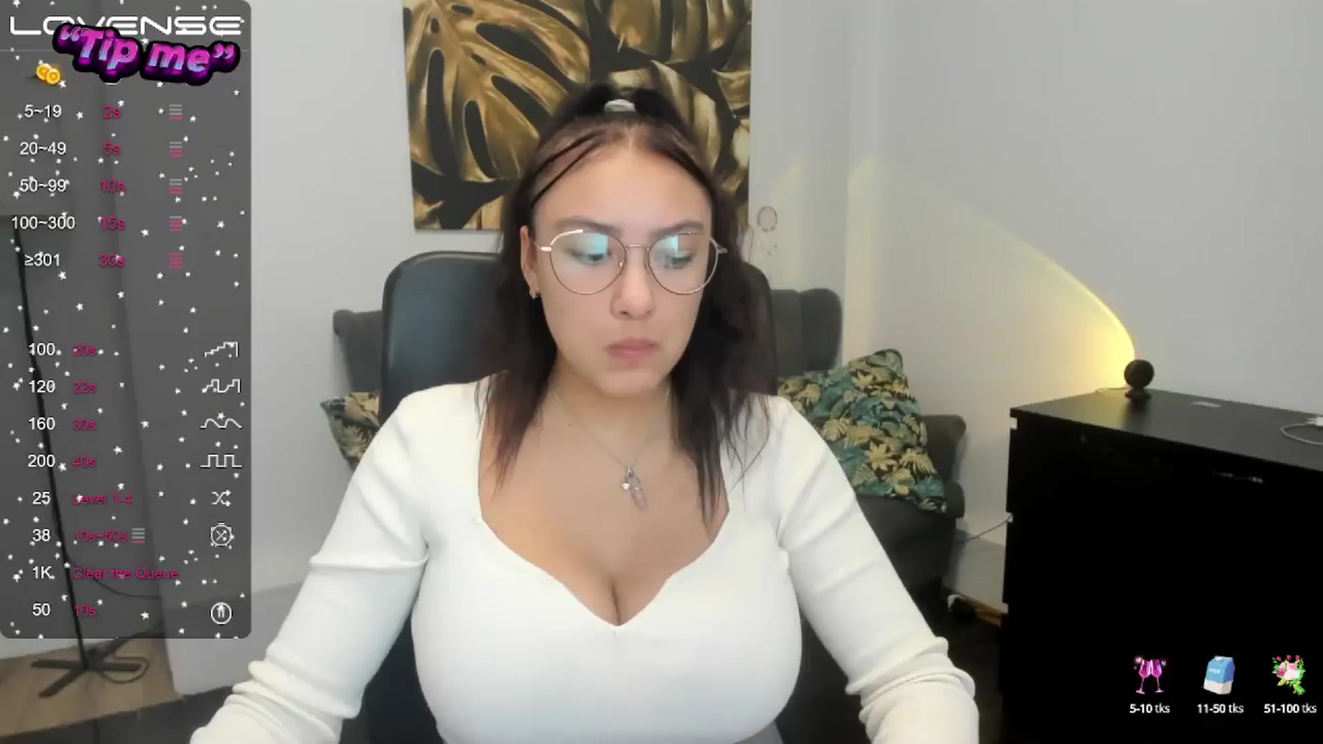 Gallery image thumbnail from SunfLowerr's myfreecams stream on, 10/22/2024, 15:00 image 1 of 20