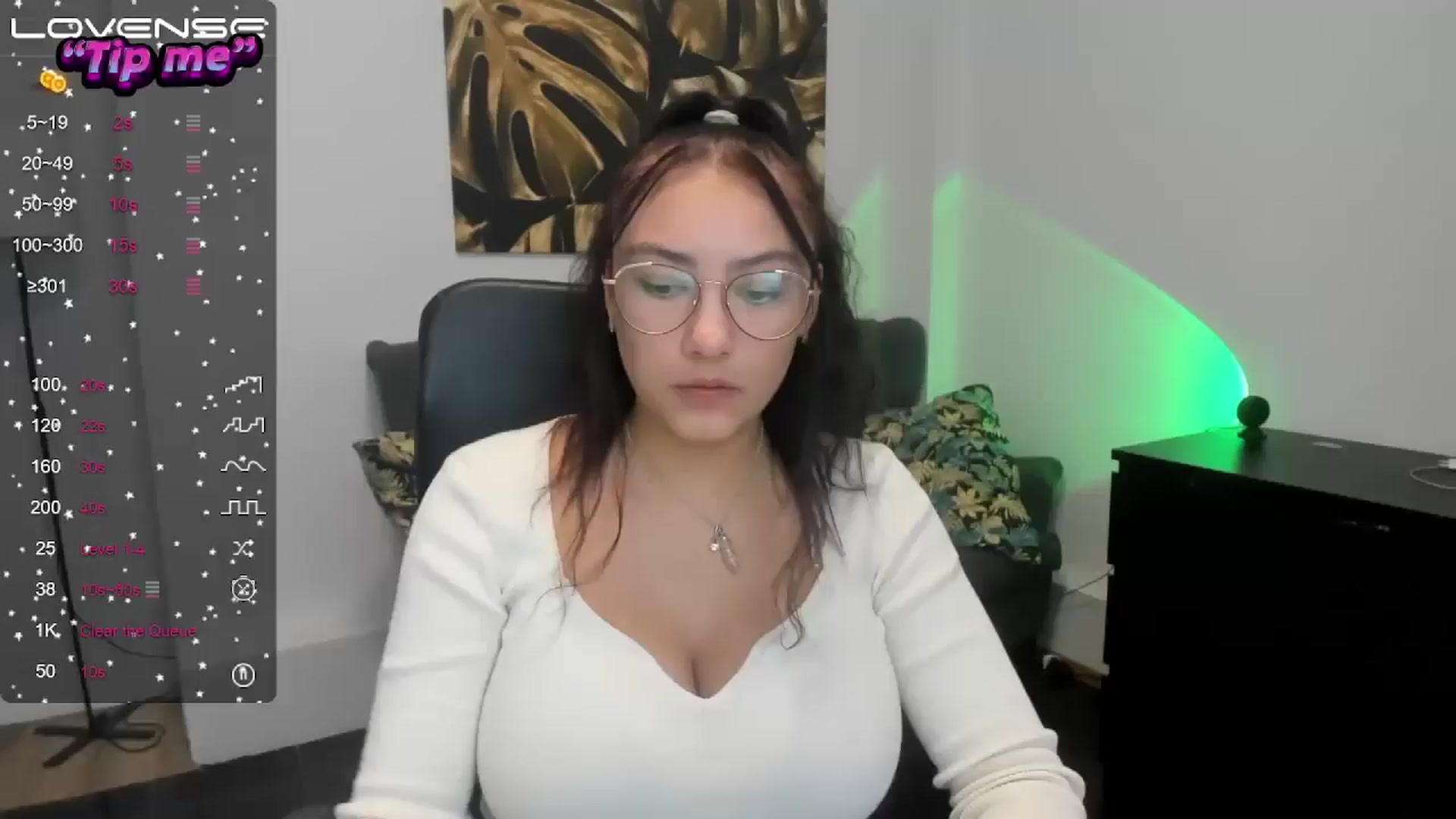 Gallery image thumbnail from SunfLowerr's myfreecams stream on, 10/22/2024, 15:00 image 3 of 20