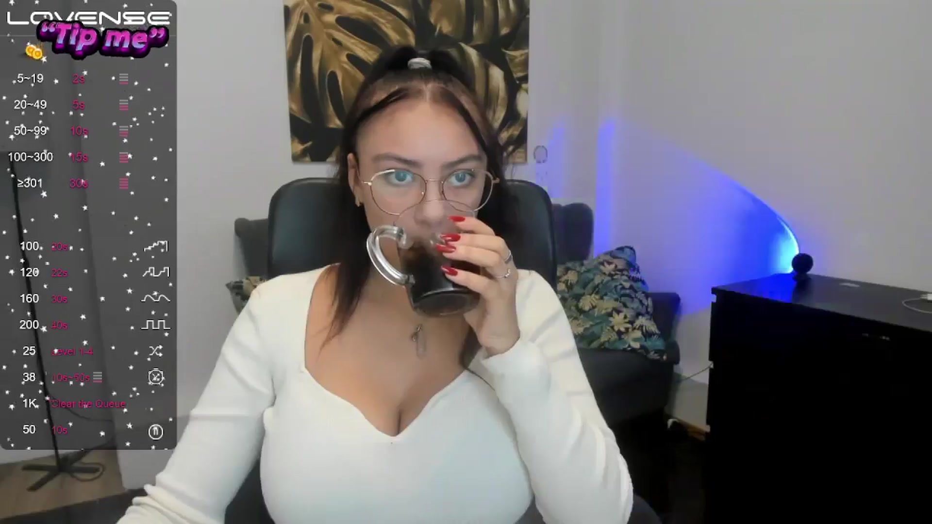 Gallery image thumbnail from SunfLowerr's myfreecams stream on, 10/22/2024, 15:00 image 8 of 20