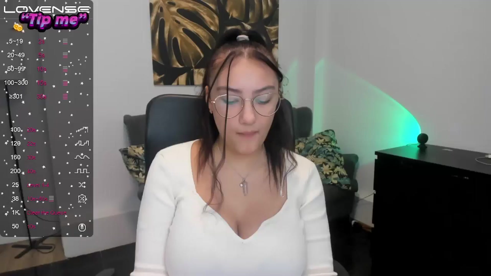 Gallery image thumbnail from SunfLowerr's myfreecams stream on, 10/22/2024, 15:19 image 3 of 20