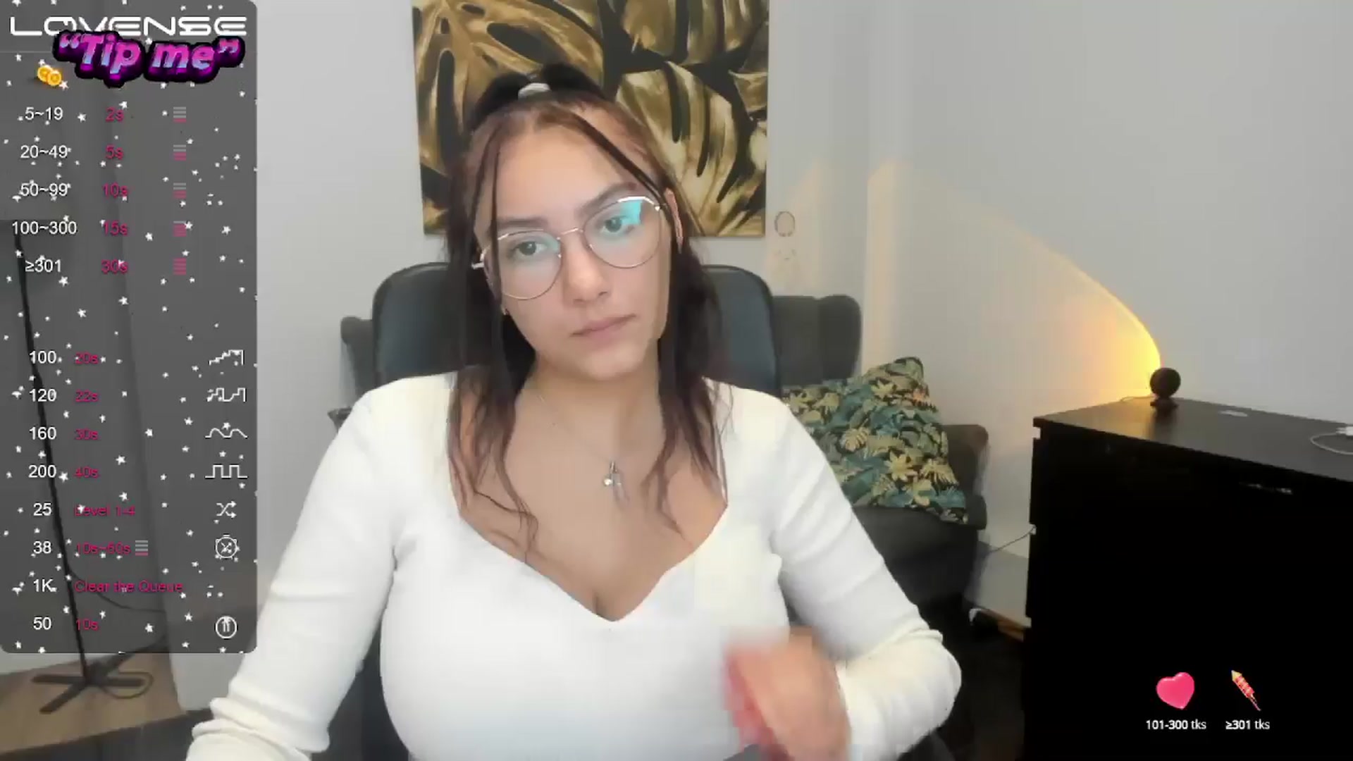 Gallery image thumbnail from SunfLowerr's myfreecams stream on, 10/22/2024, 15:19 image 11 of 20