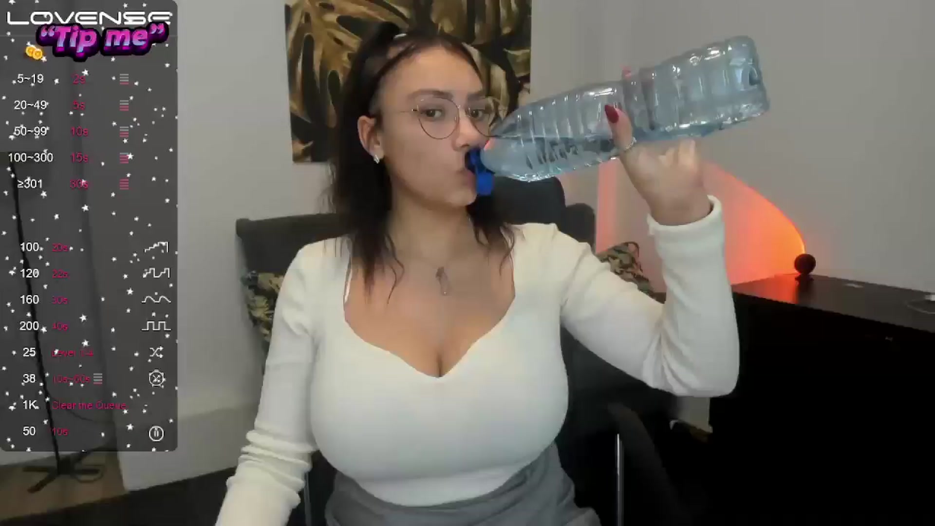 Gallery image thumbnail from SunfLowerr's myfreecams stream on, 10/22/2024, 17:35 image 16 of 20