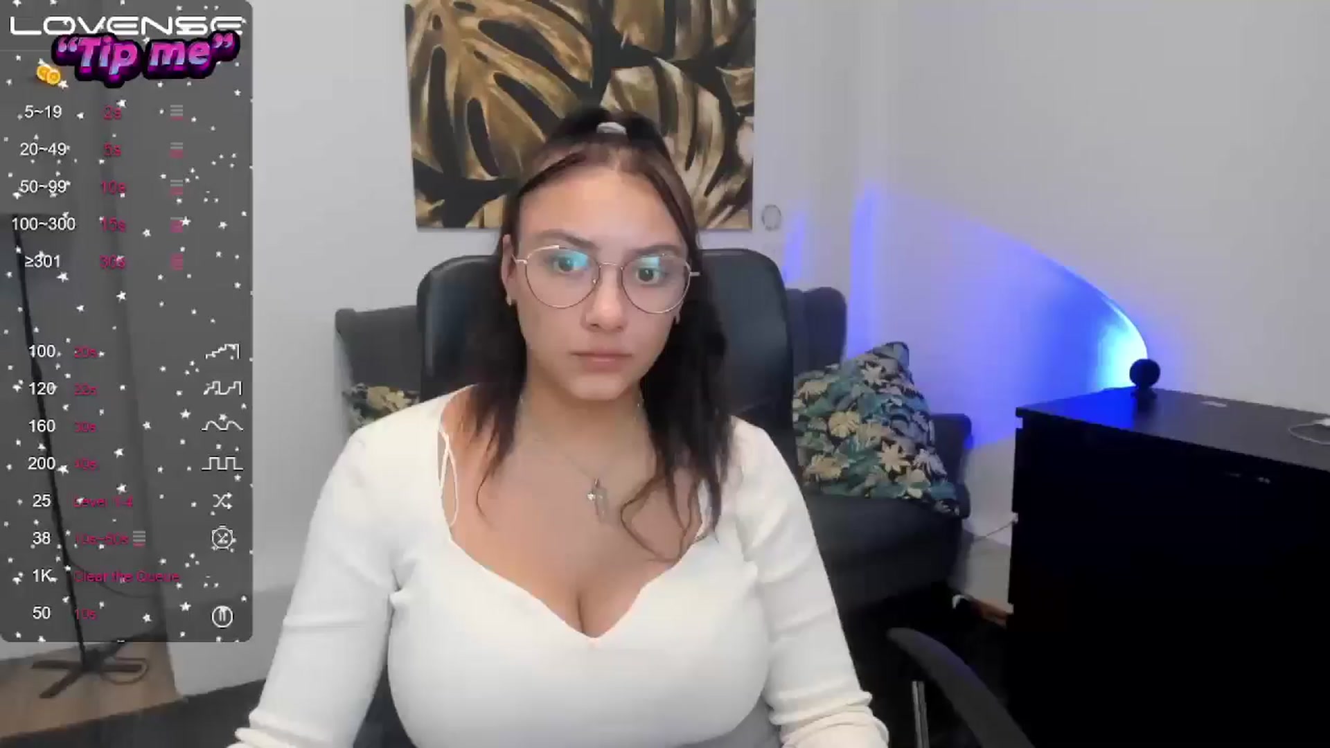 Gallery image thumbnail from SunfLowerr's myfreecams stream on, 10/22/2024, 18:09 image 14 of 20