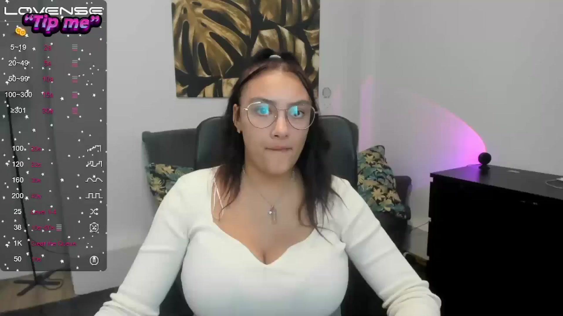 Gallery image thumbnail from SunfLowerr's myfreecams stream on, 10/22/2024, 18:09 image 3 of 20