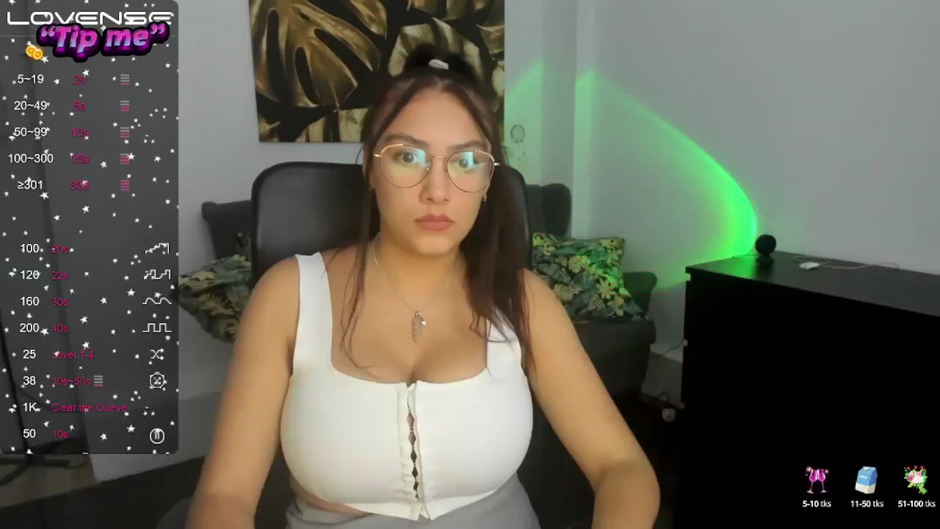 Gallery image thumbnail from SunfLowerr's myfreecams stream on, 10/24/2024, 16:13 image 18 of 20